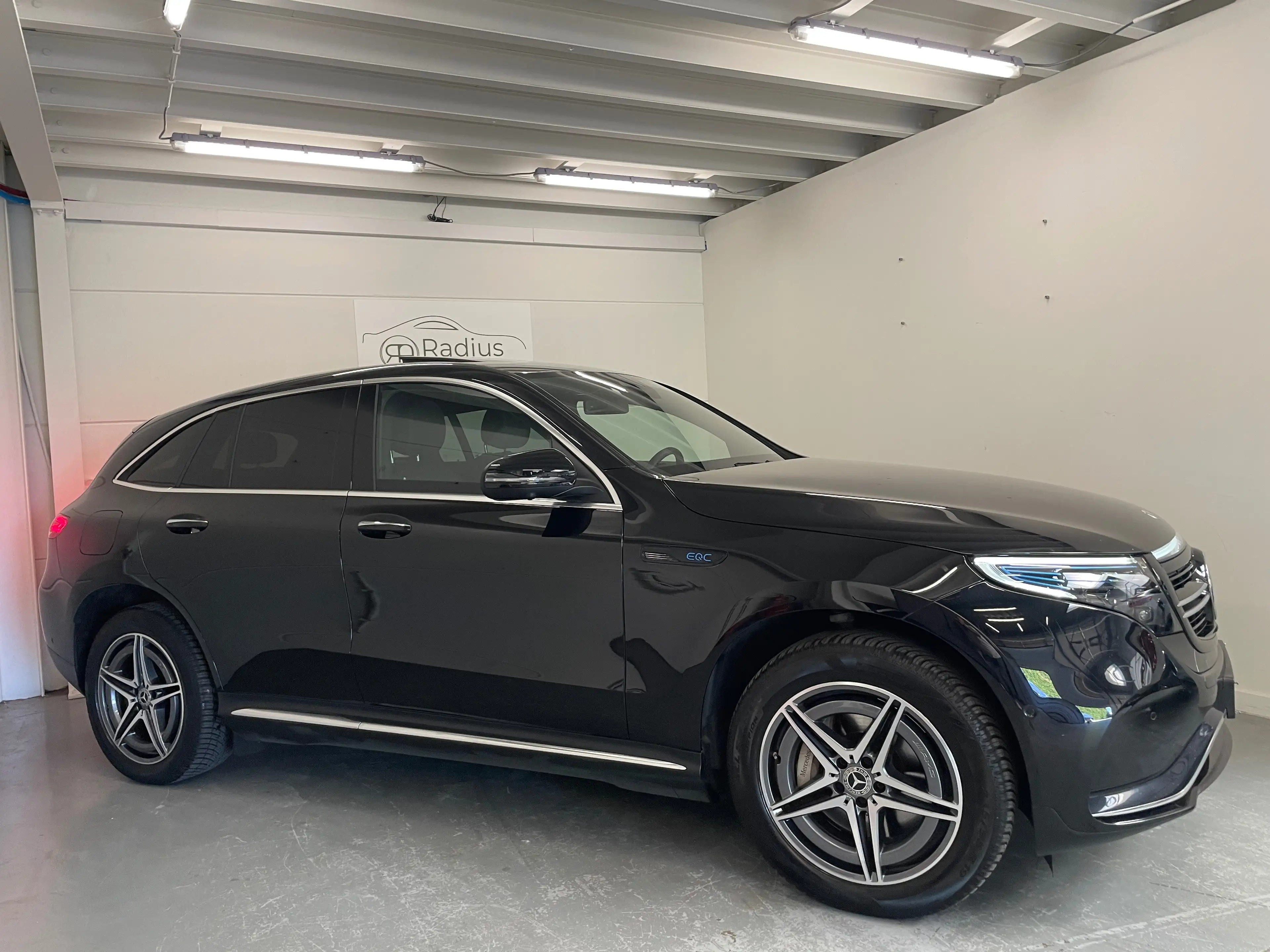 Mercedes-Benz EQC 400 EQC 80 kWh 400 4-Matic Business Solution AMG — photo 6