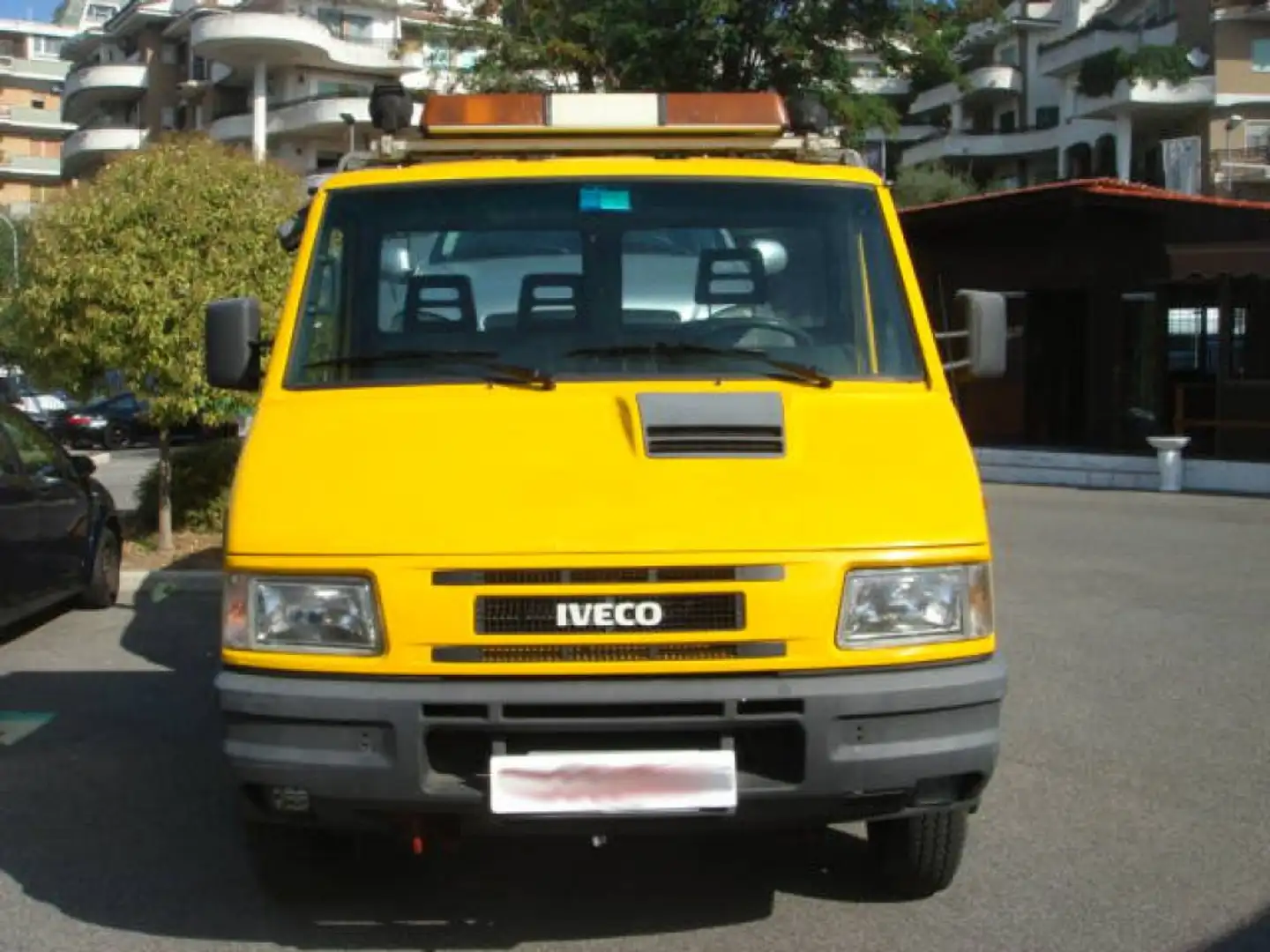 Iveco Daily TURBO 59.12 CARROATTREZZI PATENTE C Giallo - 2
