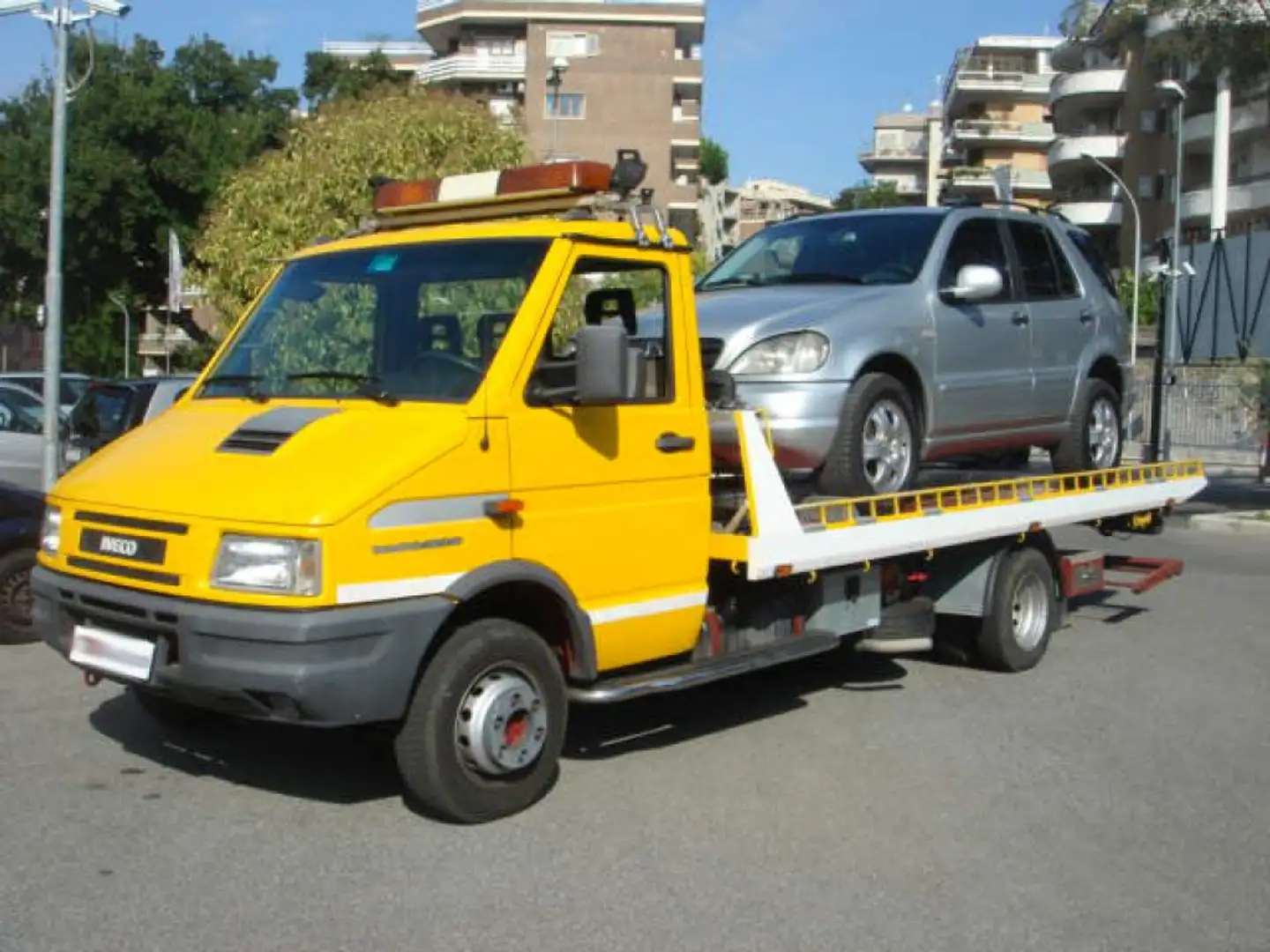 Iveco Daily TURBO 59.12 CARROATTREZZI PATENTE C Giallo - 1