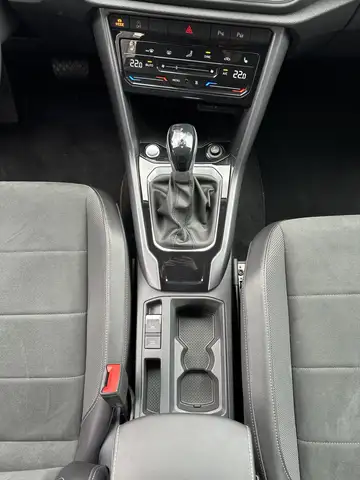 Volkswagen T-Roc view 18