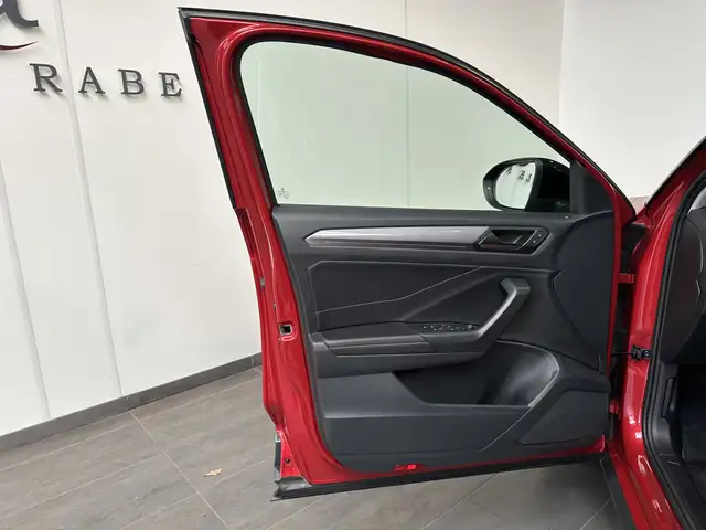 Volkswagen T-Roc view 6