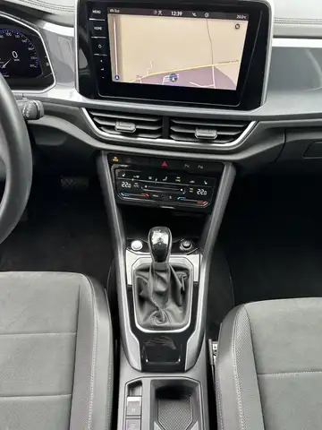 Volkswagen T-Roc view 17