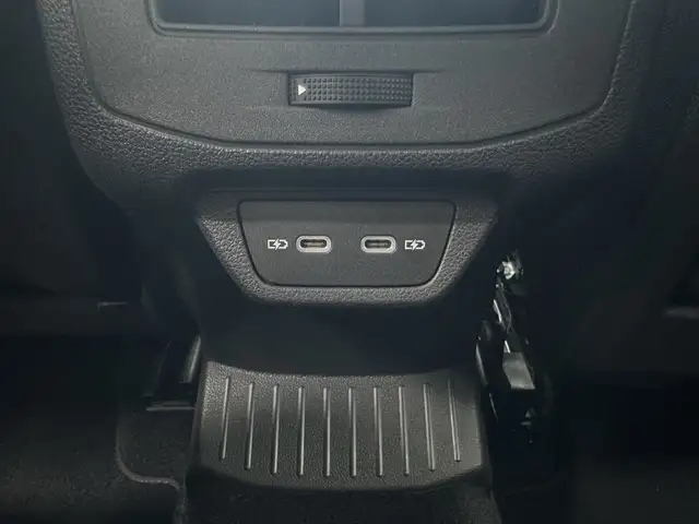 Volkswagen T-Roc view 15