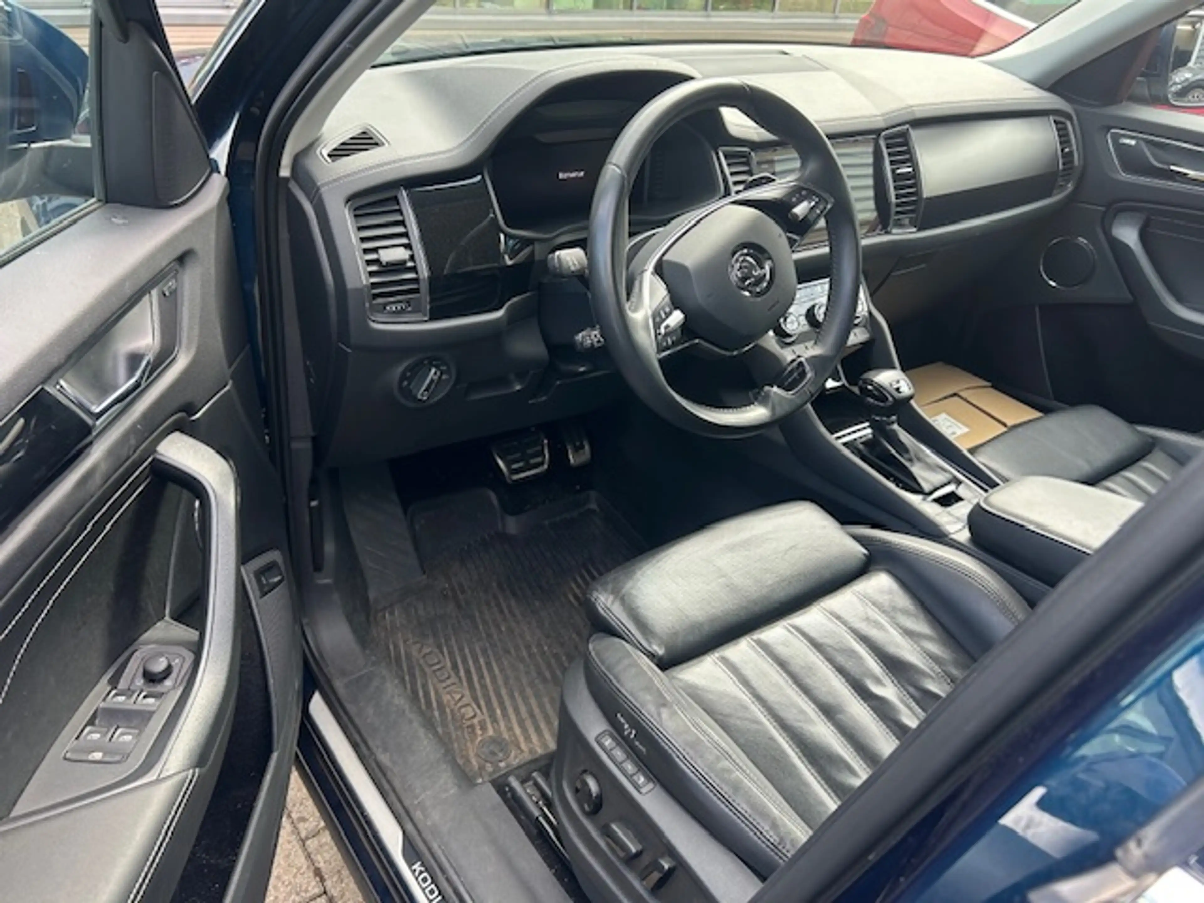 Skoda Kodiaq 2.0 TDI DSG L&K 4x4 *NAVI/LEDER/LED/STHZG* — photo 4