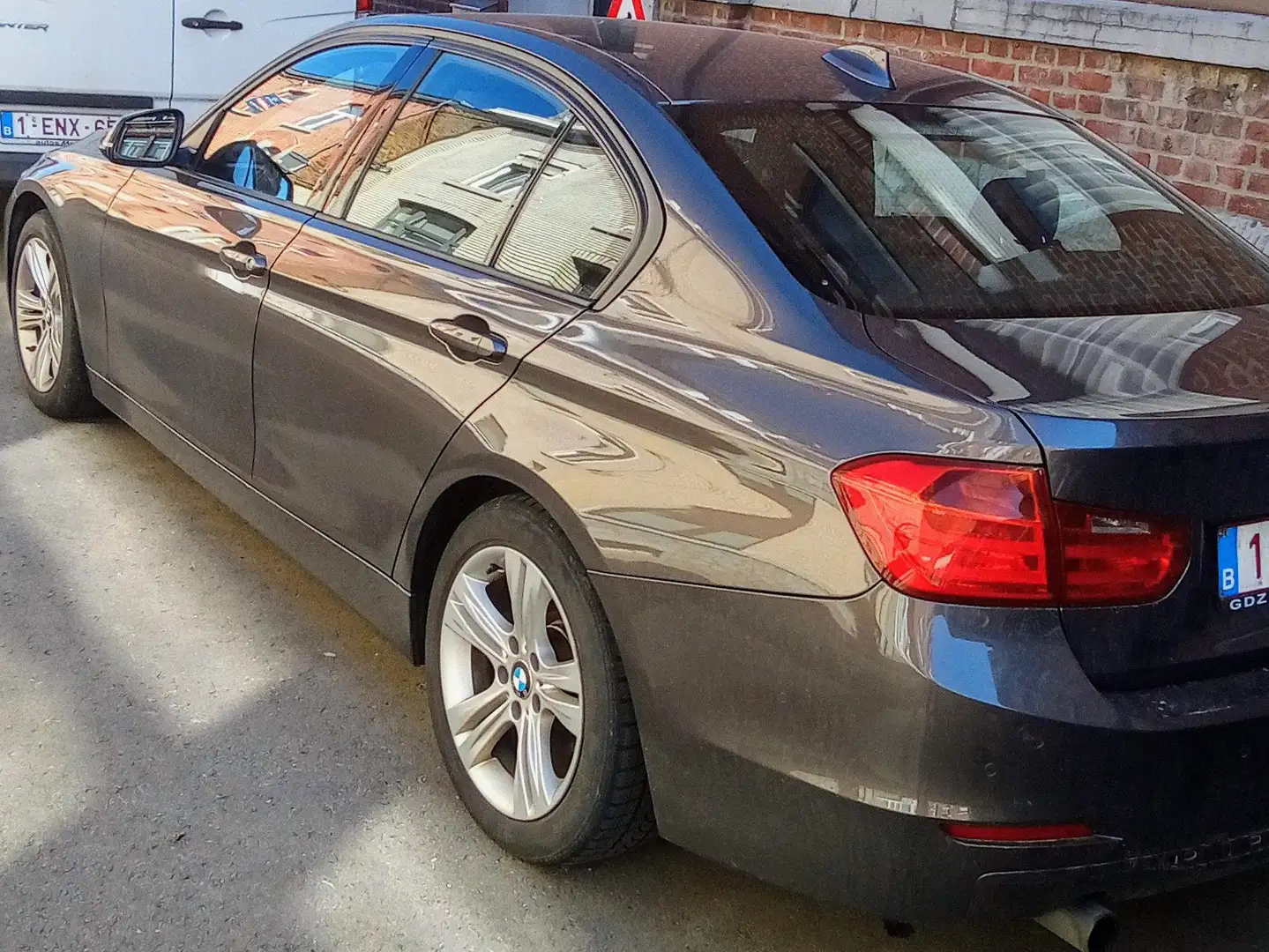 BMW 320 320 d Bruin - 1