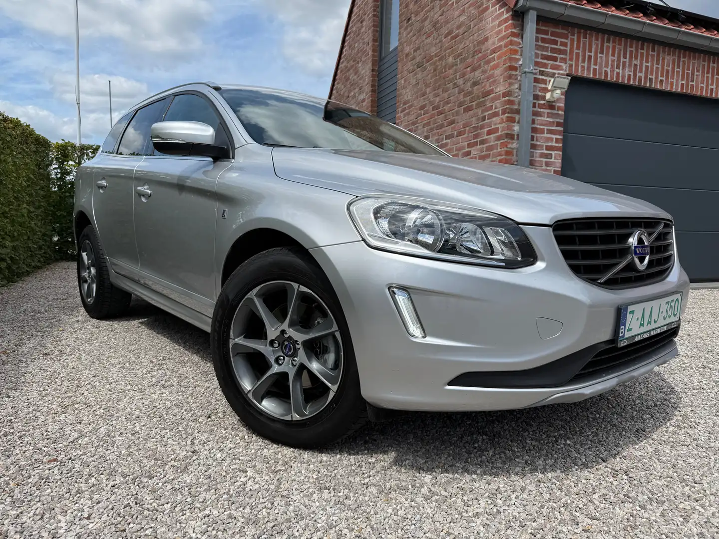 Volvo XC60 2.0 D3 / OCEAN RACE Gris - 1