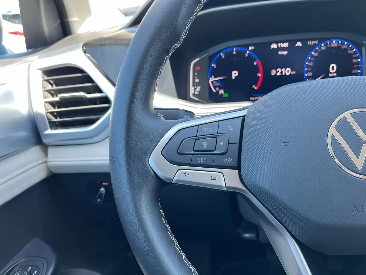 Volkswagen Taos снимка Volkswagen Taos