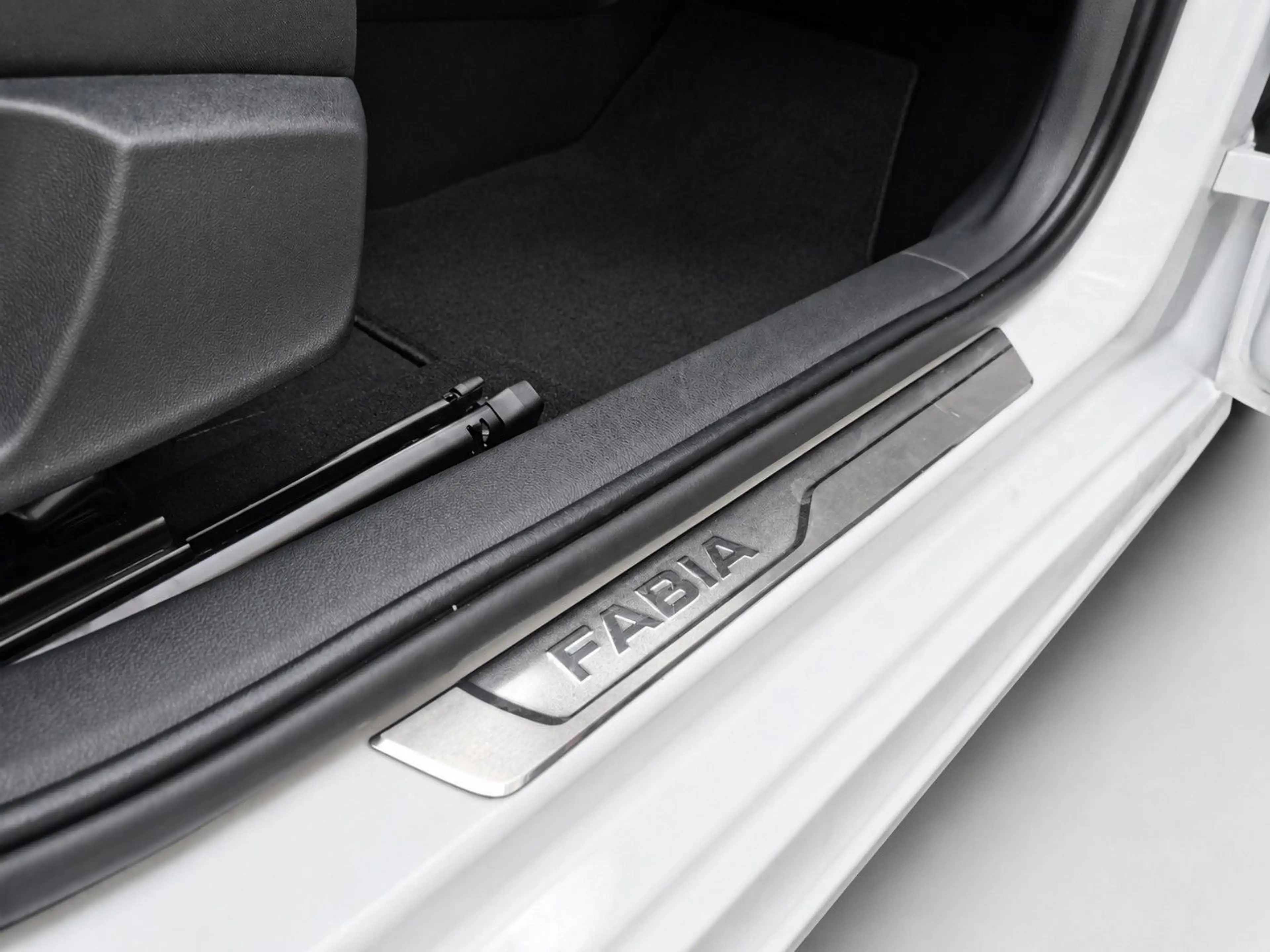 Skoda Fabia 150 PS MONTE CARLO DSG 3xHeizung Navi-App — photo 7