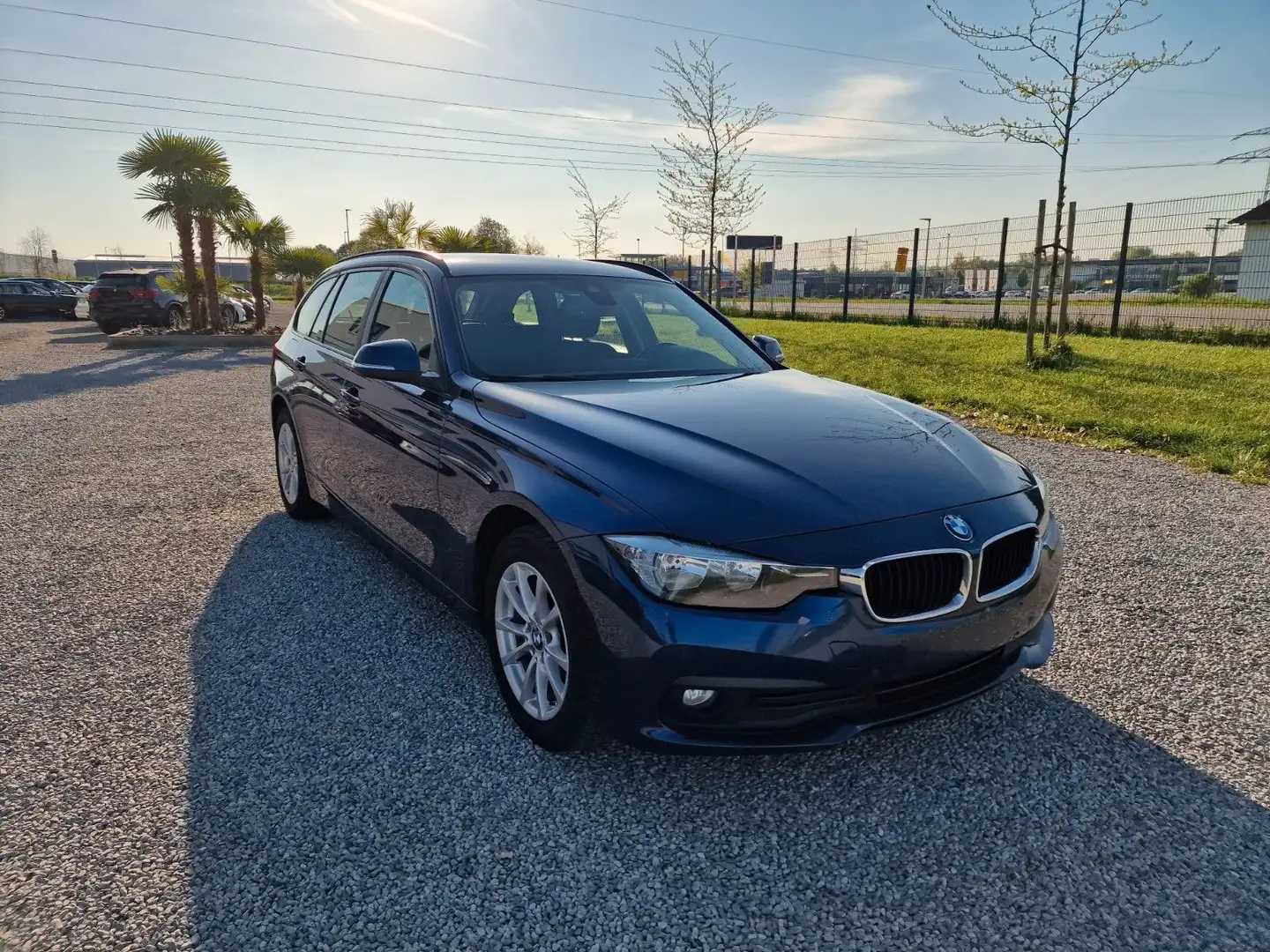 BMW 318 d Touring,Navi.,AHK,PDC,SHZ,Komfortzugang Bleu - 2