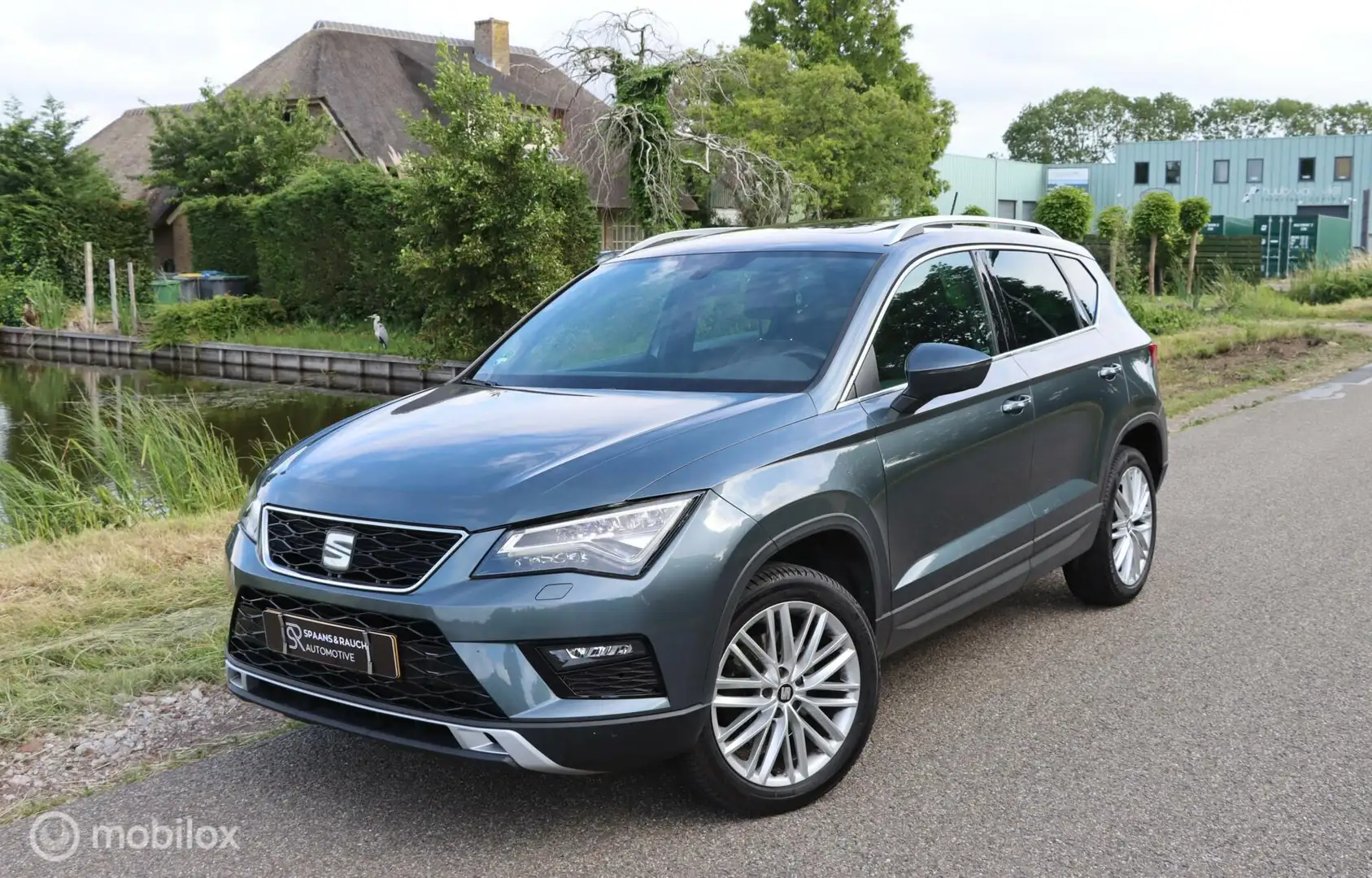 SEAT Ateca 1.4 EcoTSI Xcellence / Pano / Trekh. / Navi / Cam Grijs - 1