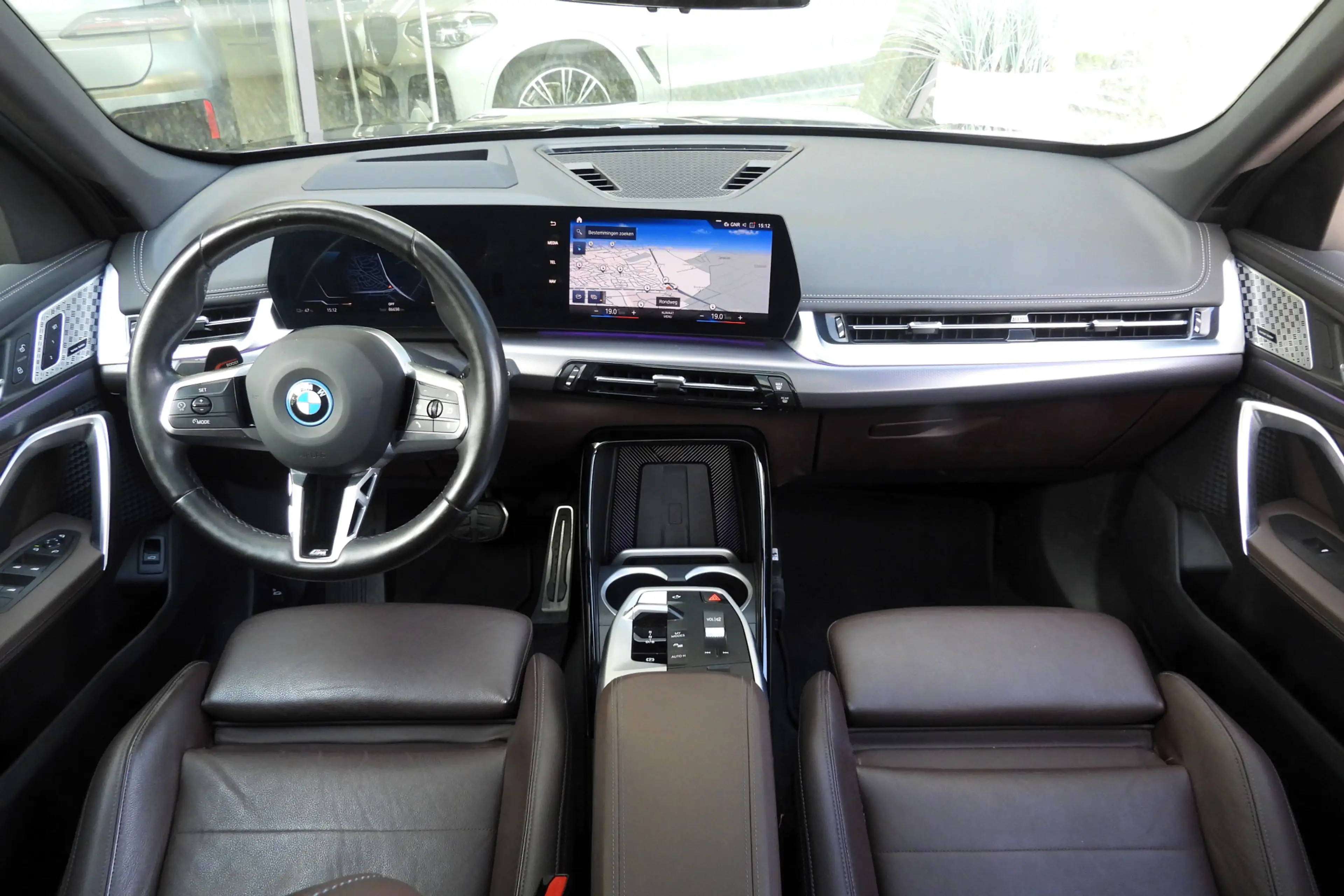 BMW iX1 xDrive30 M Sport / Panoramadak / Trekhaak / Sports — photo 3