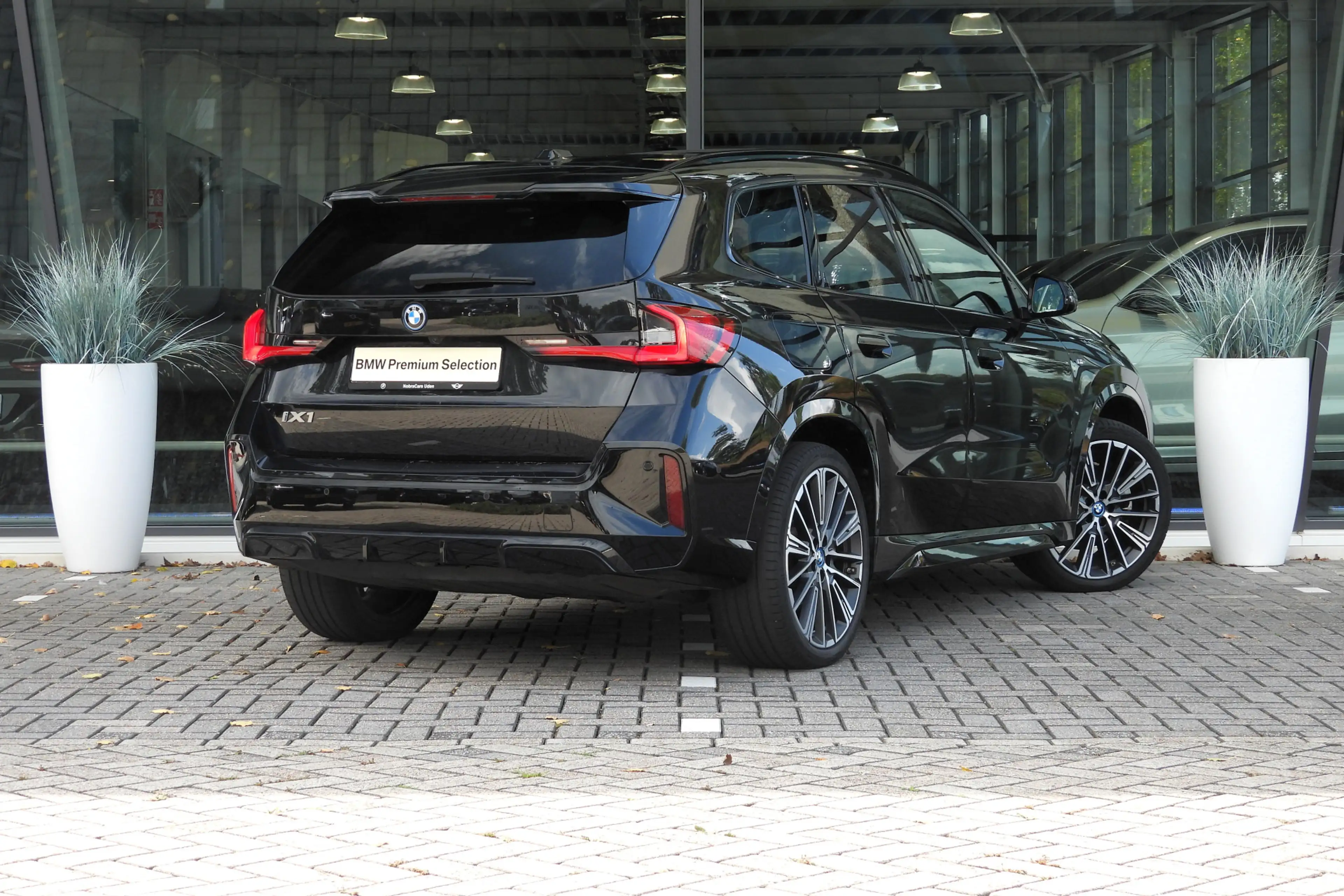 BMW iX1 xDrive30 M Sport / Panoramadak / Trekhaak / Sports — photo 4