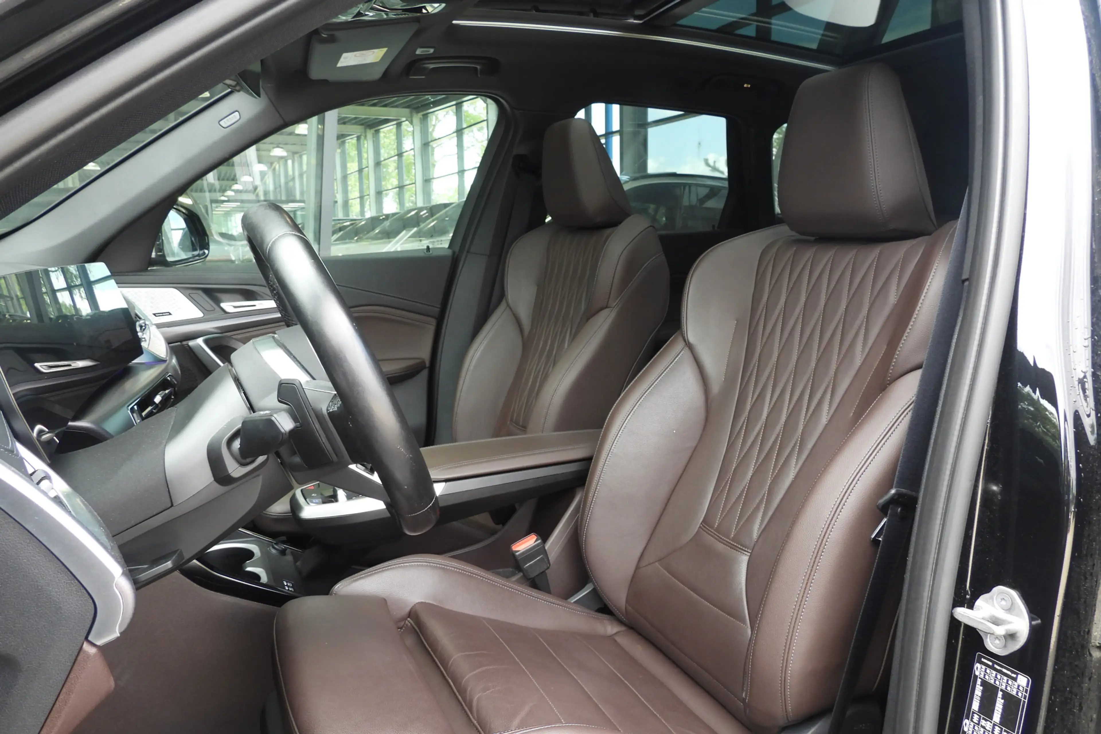 BMW iX1 xDrive30 M Sport / Panoramadak / Trekhaak / Sports — photo 15