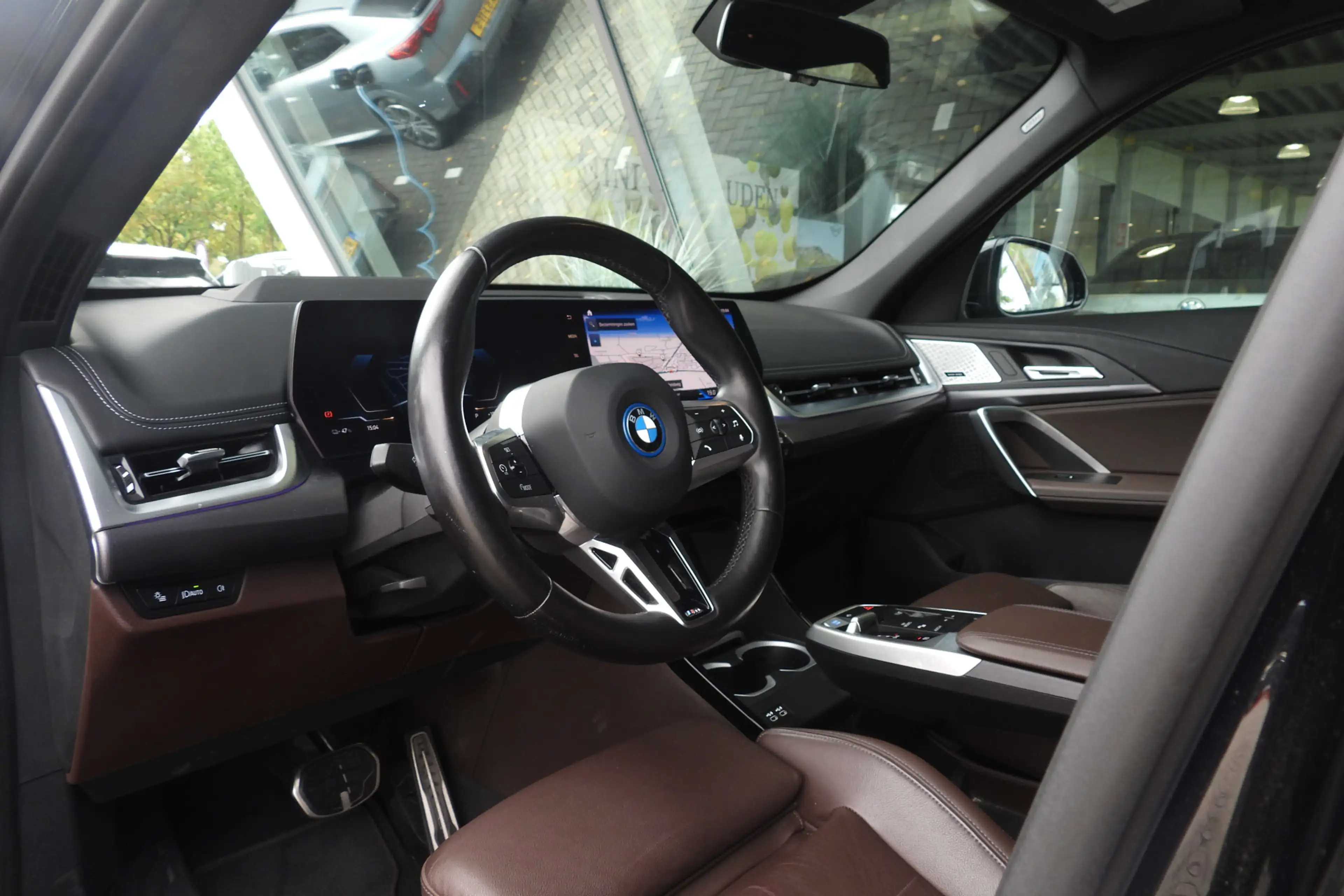 BMW iX1 xDrive30 M Sport / Panoramadak / Trekhaak / Sports — photo 11