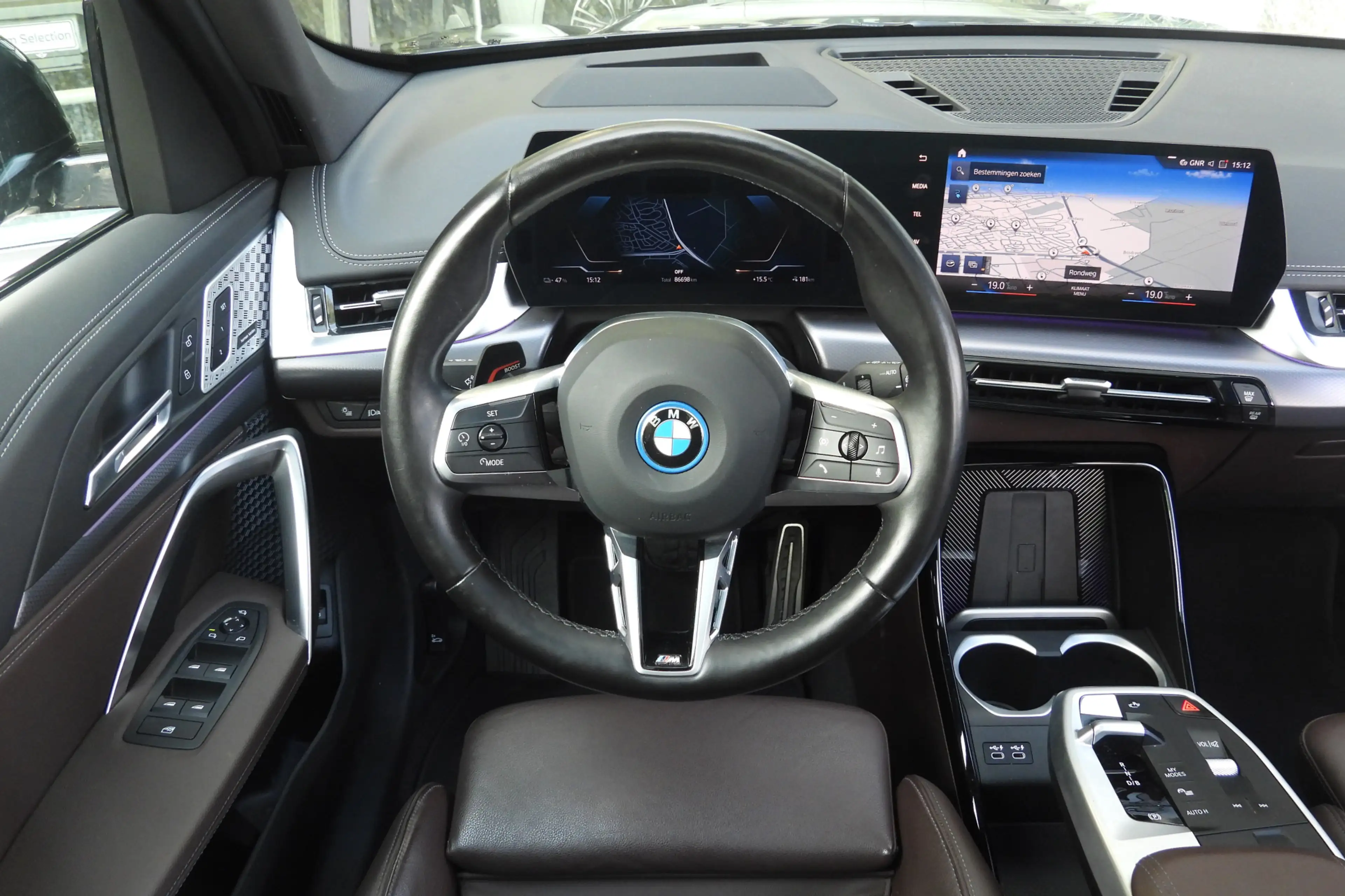 BMW iX1 xDrive30 M Sport / Panoramadak / Trekhaak / Sports — photo 2