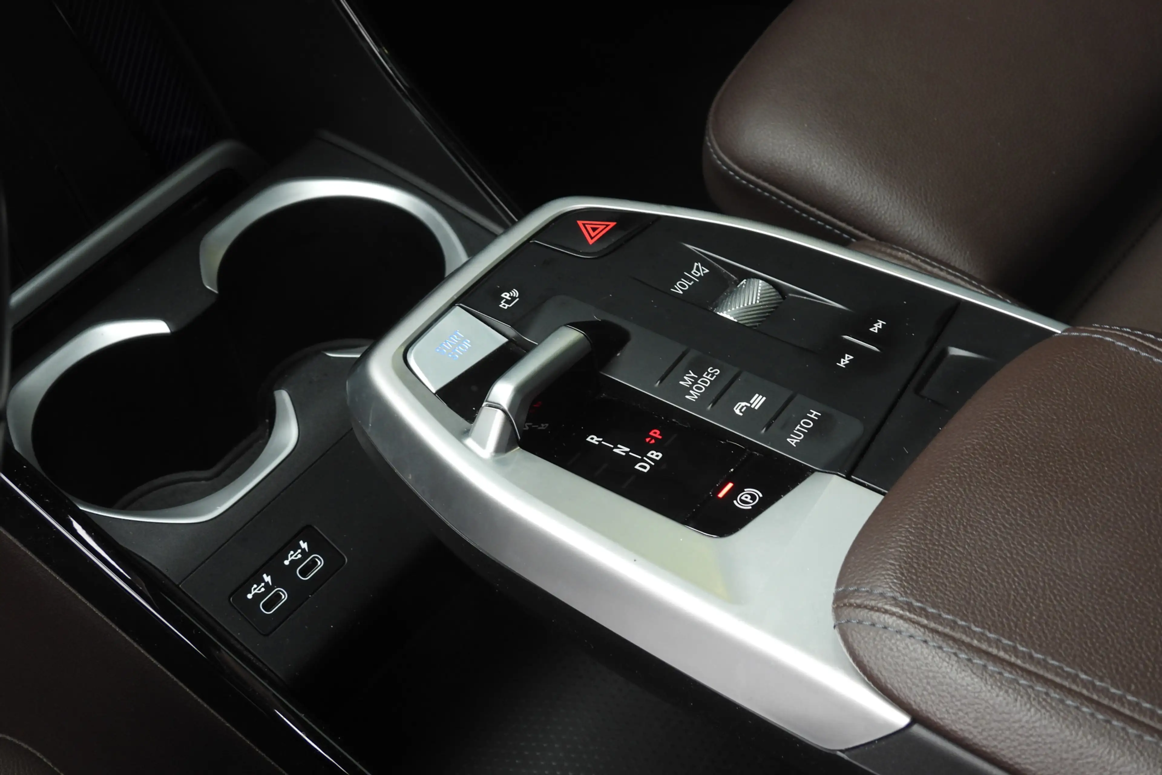 BMW iX1 xDrive30 M Sport / Panoramadak / Trekhaak / Sports — photo 12