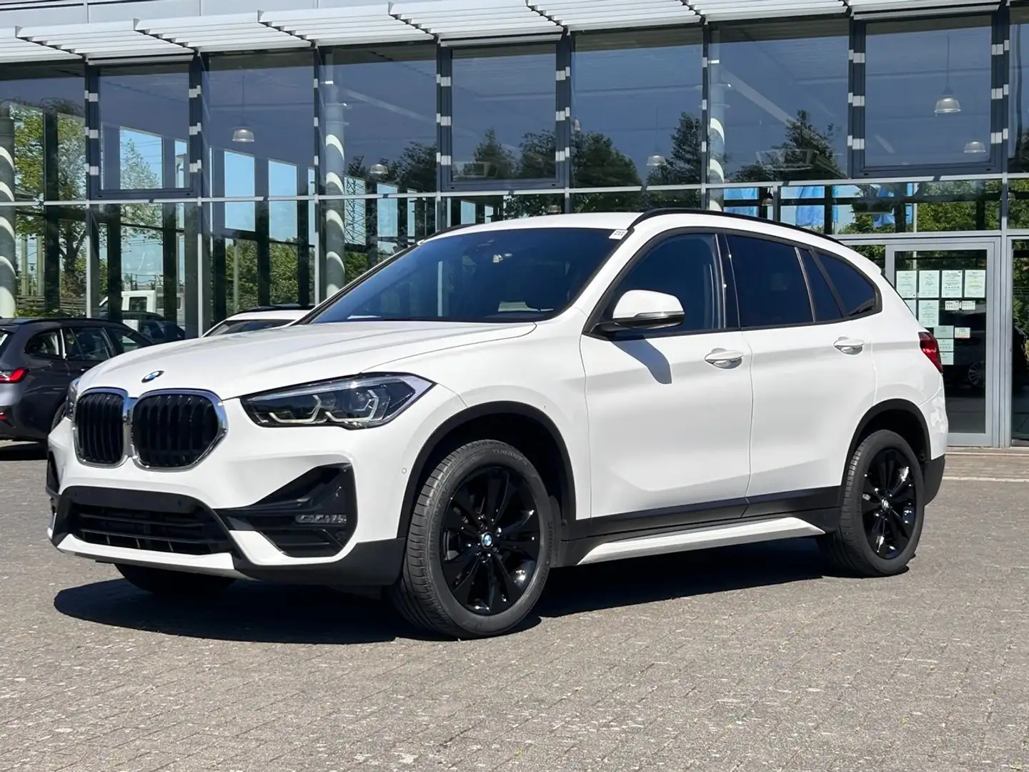BMW X1 sDrive18i Aut. Sport Line / DAB / AHK abnehmbar Bianco - 1