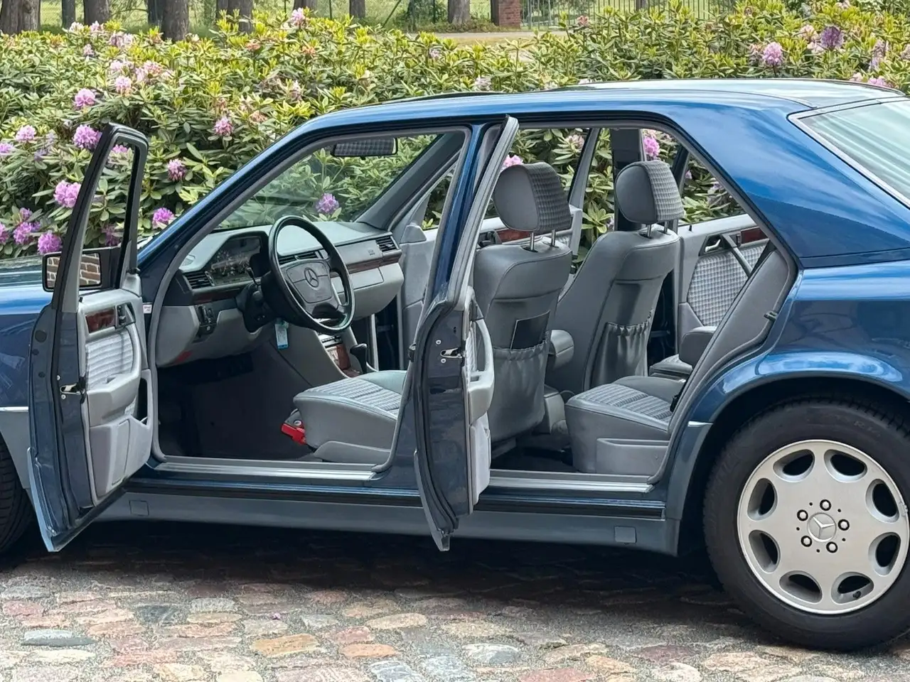 Mercedes-Benz E 500 500E / Nautikblau / Grau / 1. Hand Schweiz, foto 3