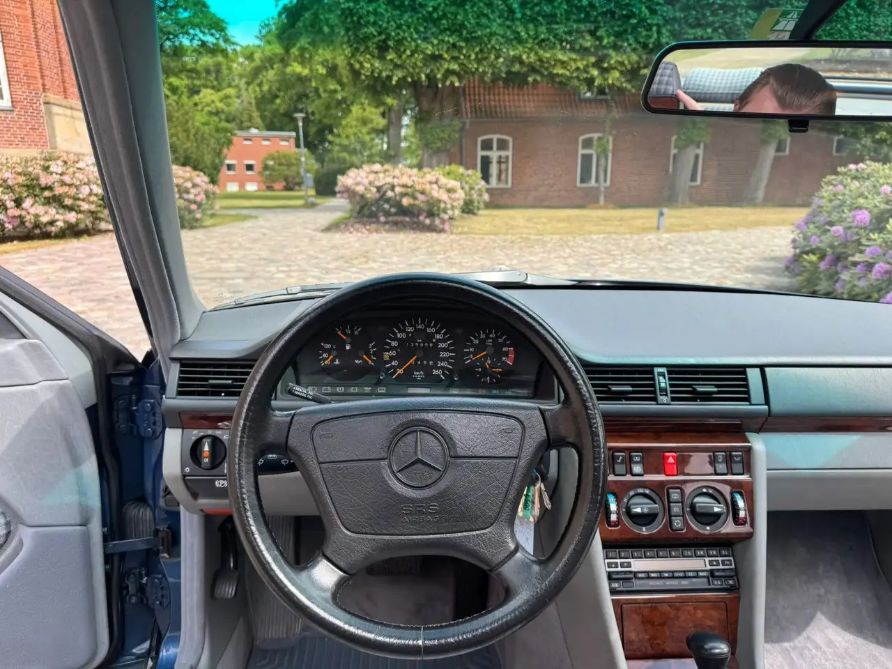 Mercedes-Benz E 500 500E / Nautikblau / Grau / 1. Hand Schweiz, foto 9