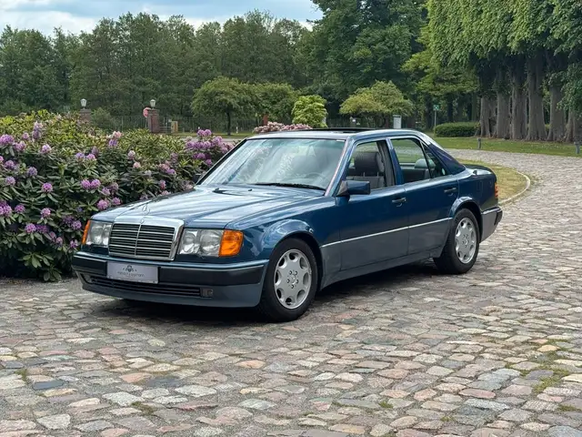 Mercedes-Benz E 500 500E / Nautikblau / Grau / 1. Hand Schweiz