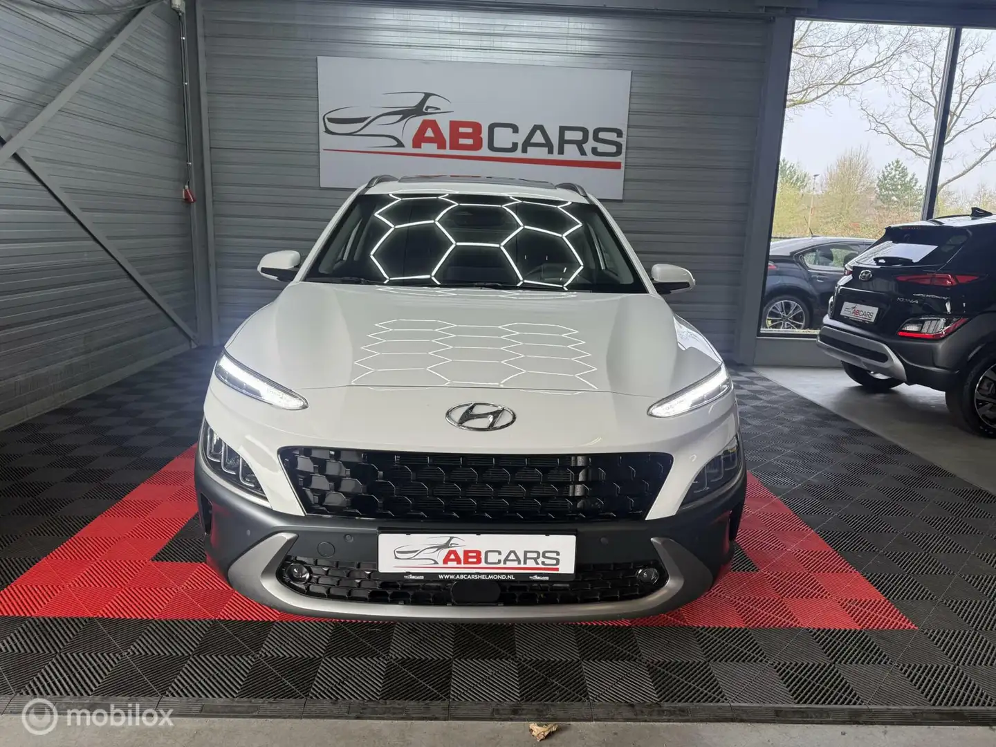Hyundai KONA 1.6 T-GDI Premium Sky Automaat 200pk Wit - 2