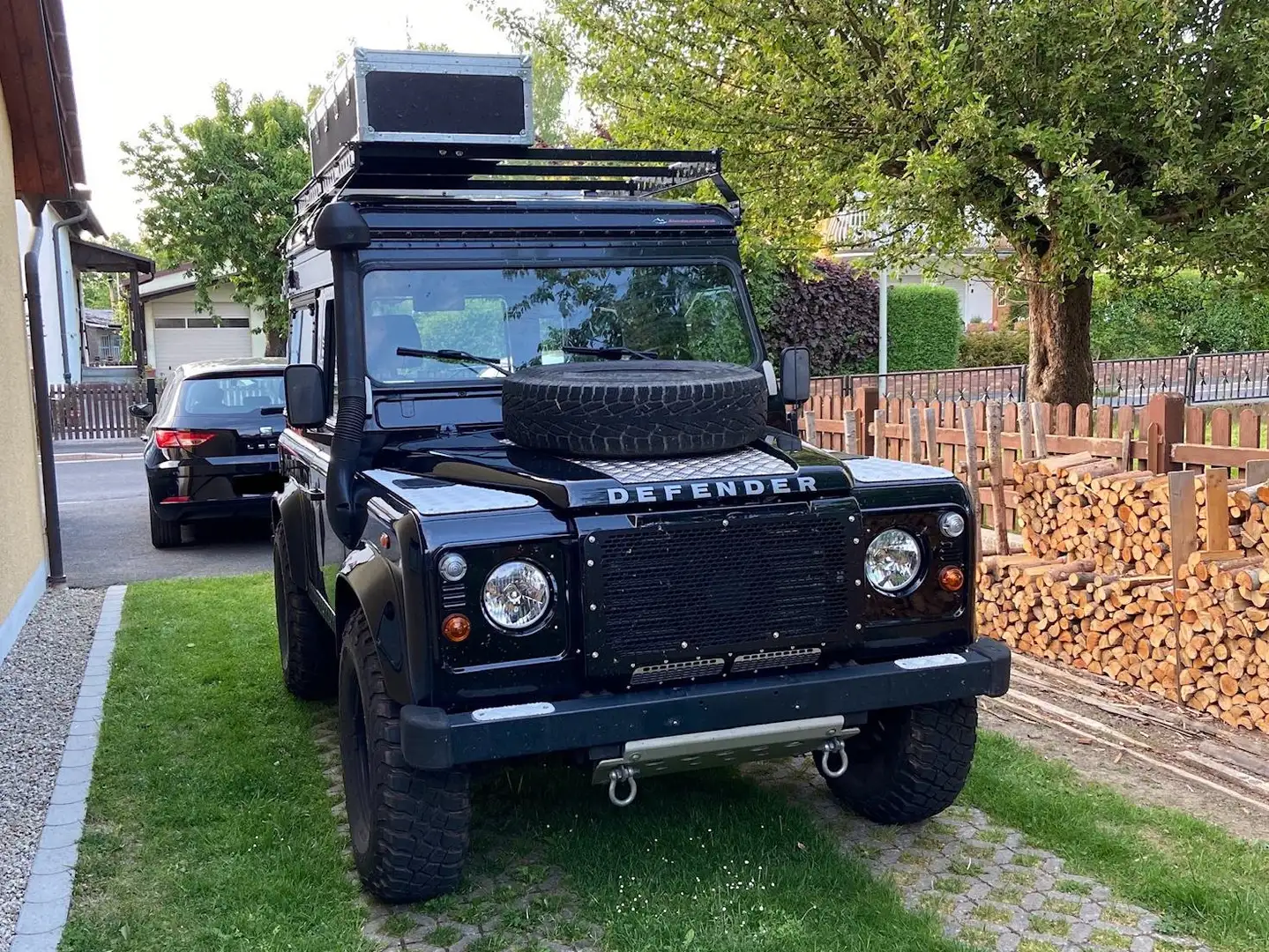Land Rover Defender Defender 90 Station Wagon SE Чёрный - 2