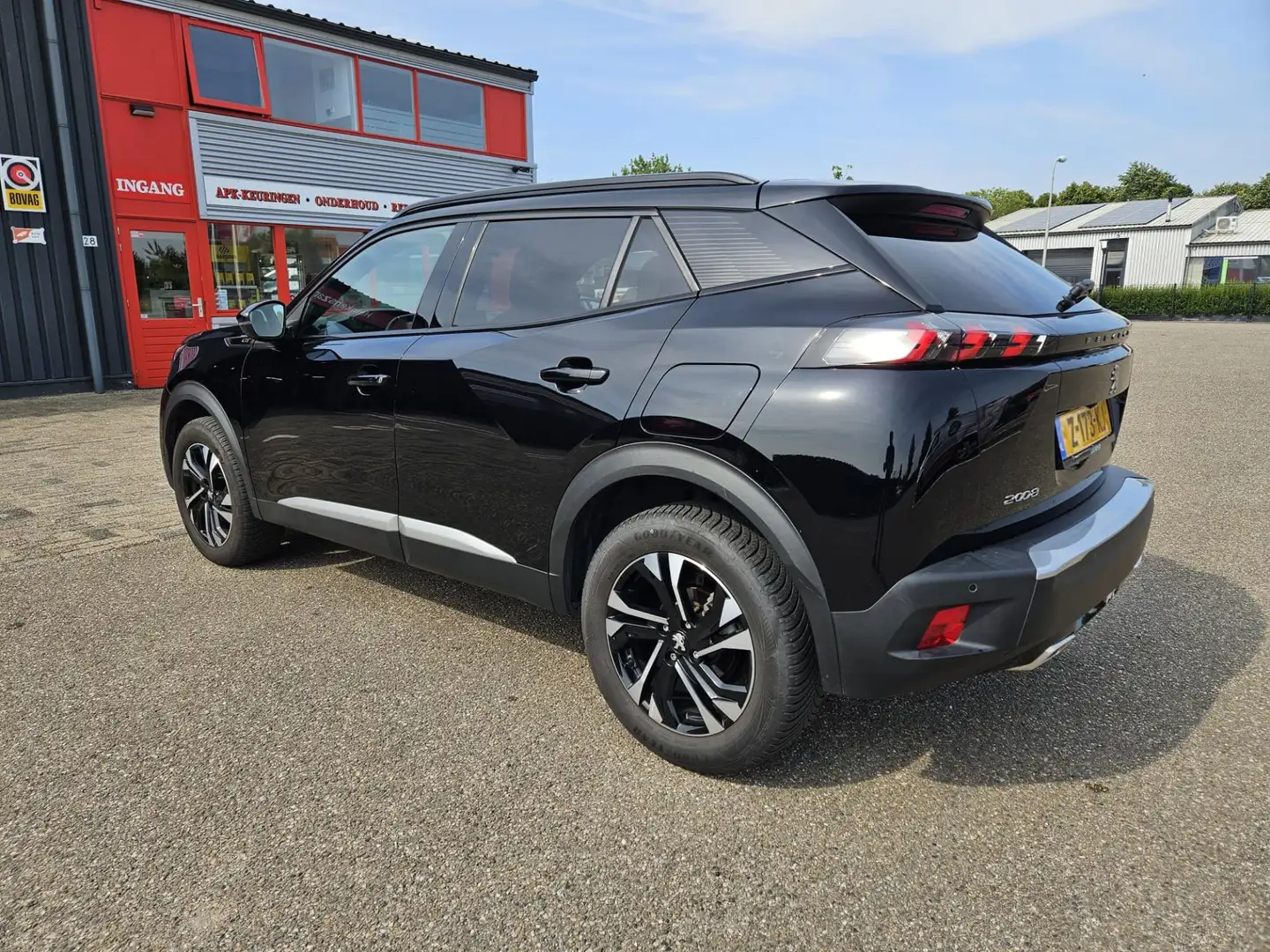 Peugeot 2008 1.2 PureTech GT Zwart - 2