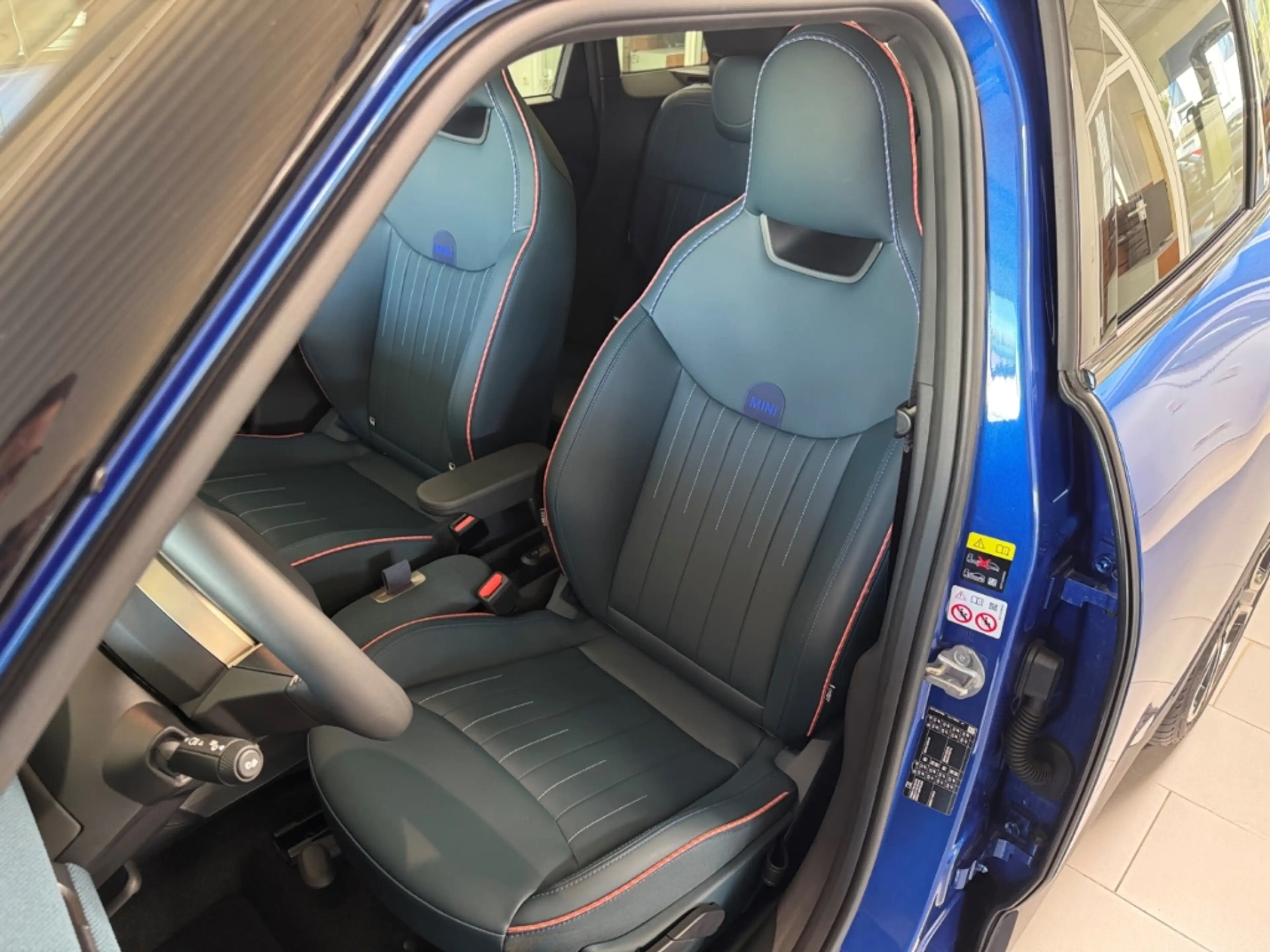 MINI Aceman Favoured Trim Leder Pano Park-Assistent — photo 9