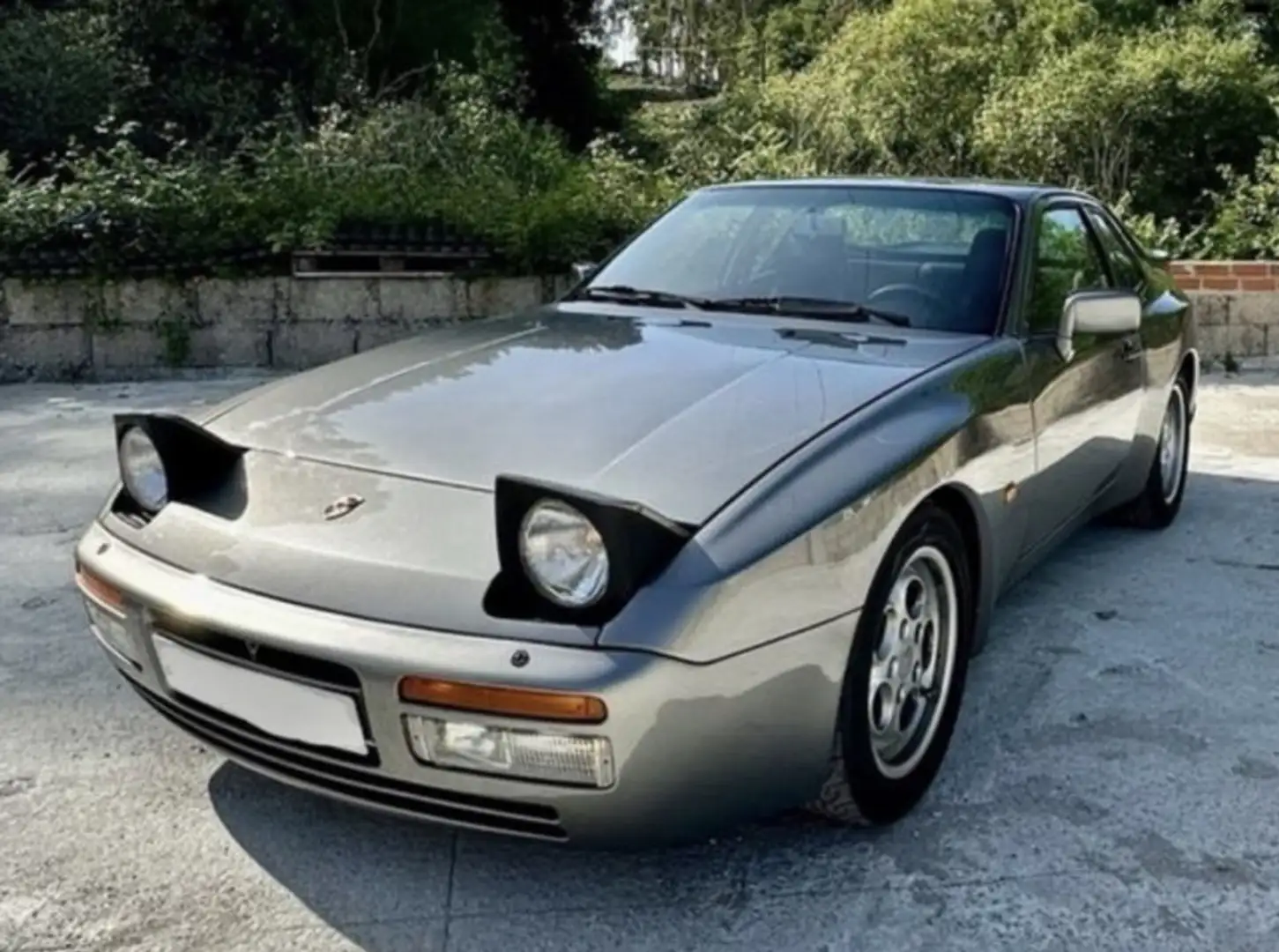 Porsche 944 Turbo Gris - 1