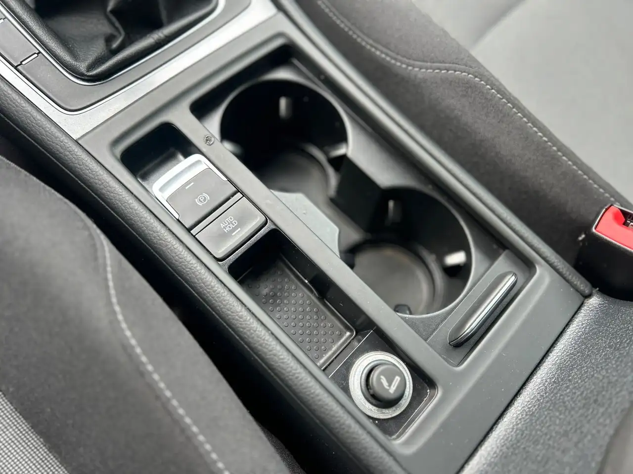 Volkswagen Golf Standard Model — photo 22 sur 36