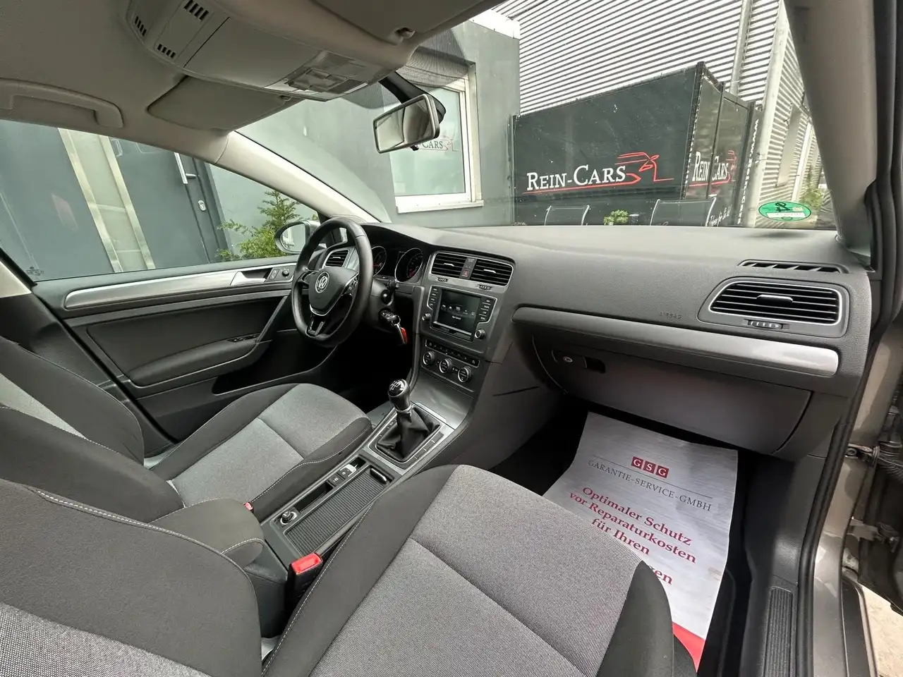 Volkswagen Golf Standard Model — photo 18 sur 36
