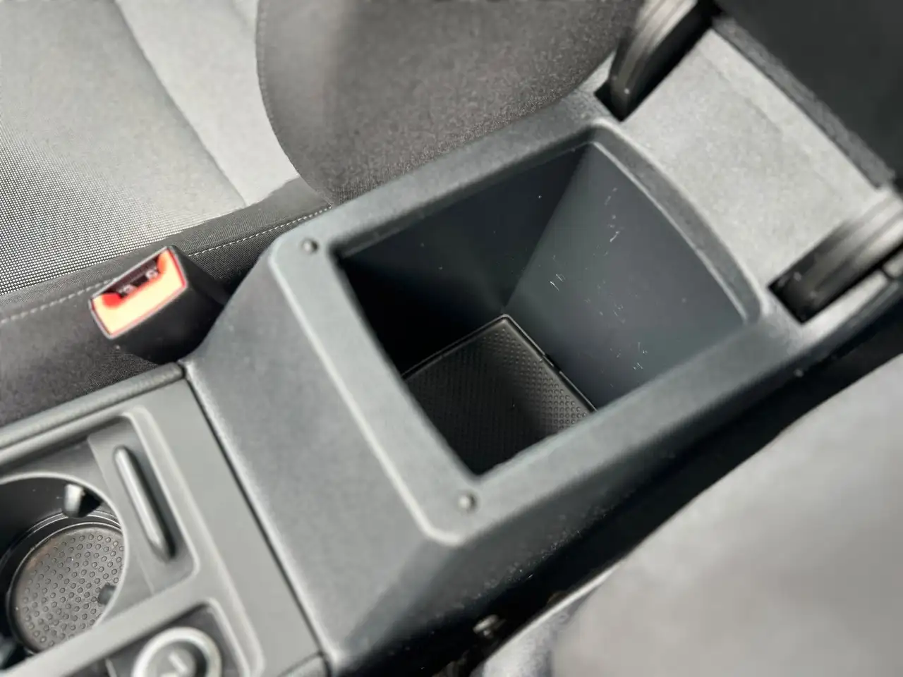 Volkswagen Golf Standard Model — photo 24 sur 36