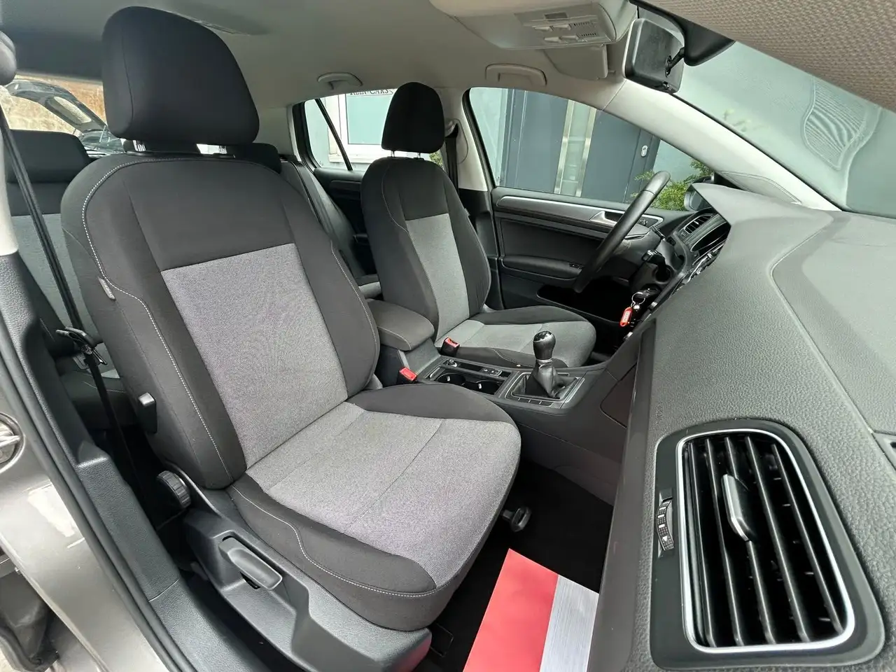 Volkswagen Golf Standard Model — photo 20 sur 36