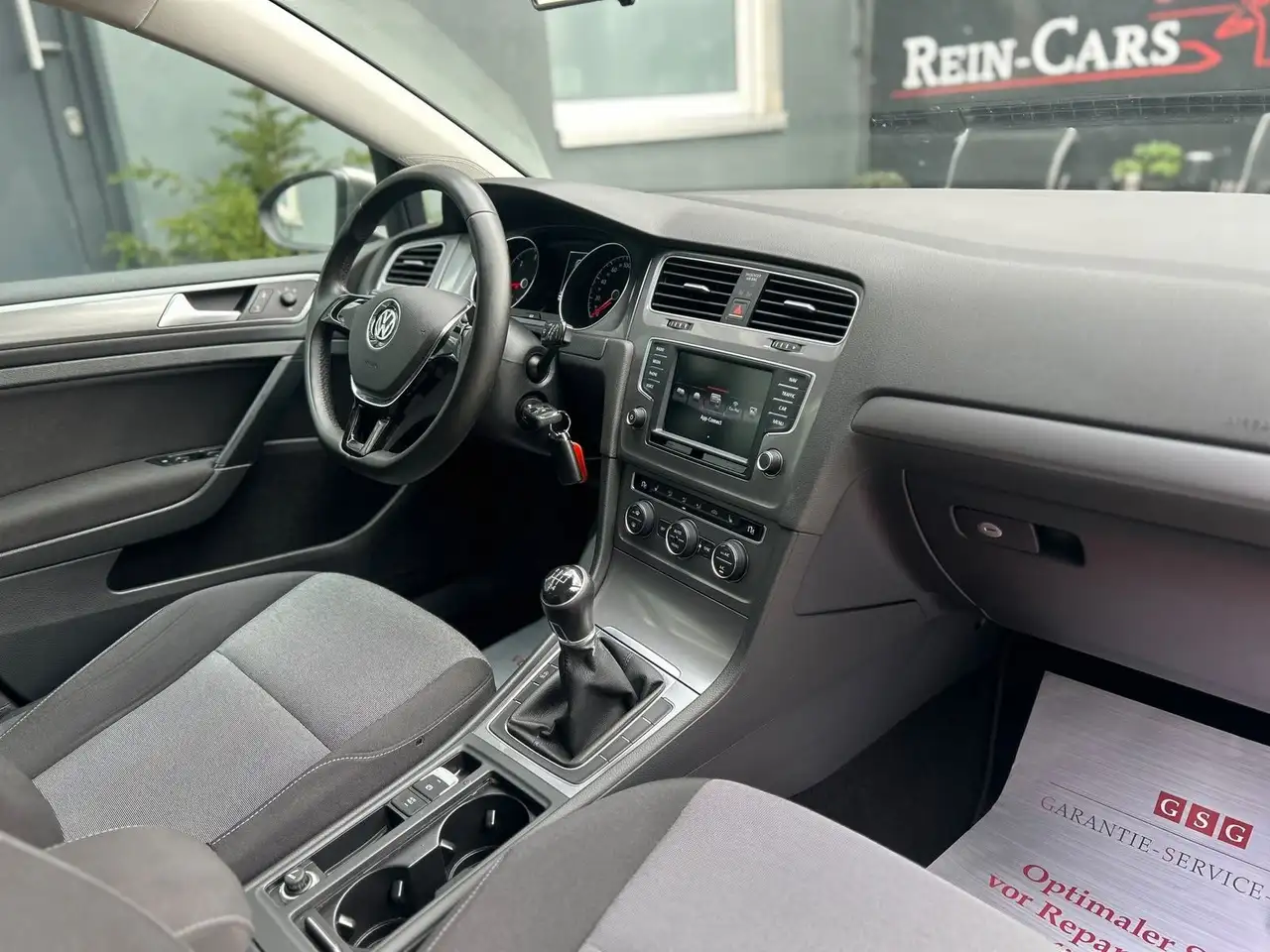 Volkswagen Golf Standard Model — photo 19 sur 36