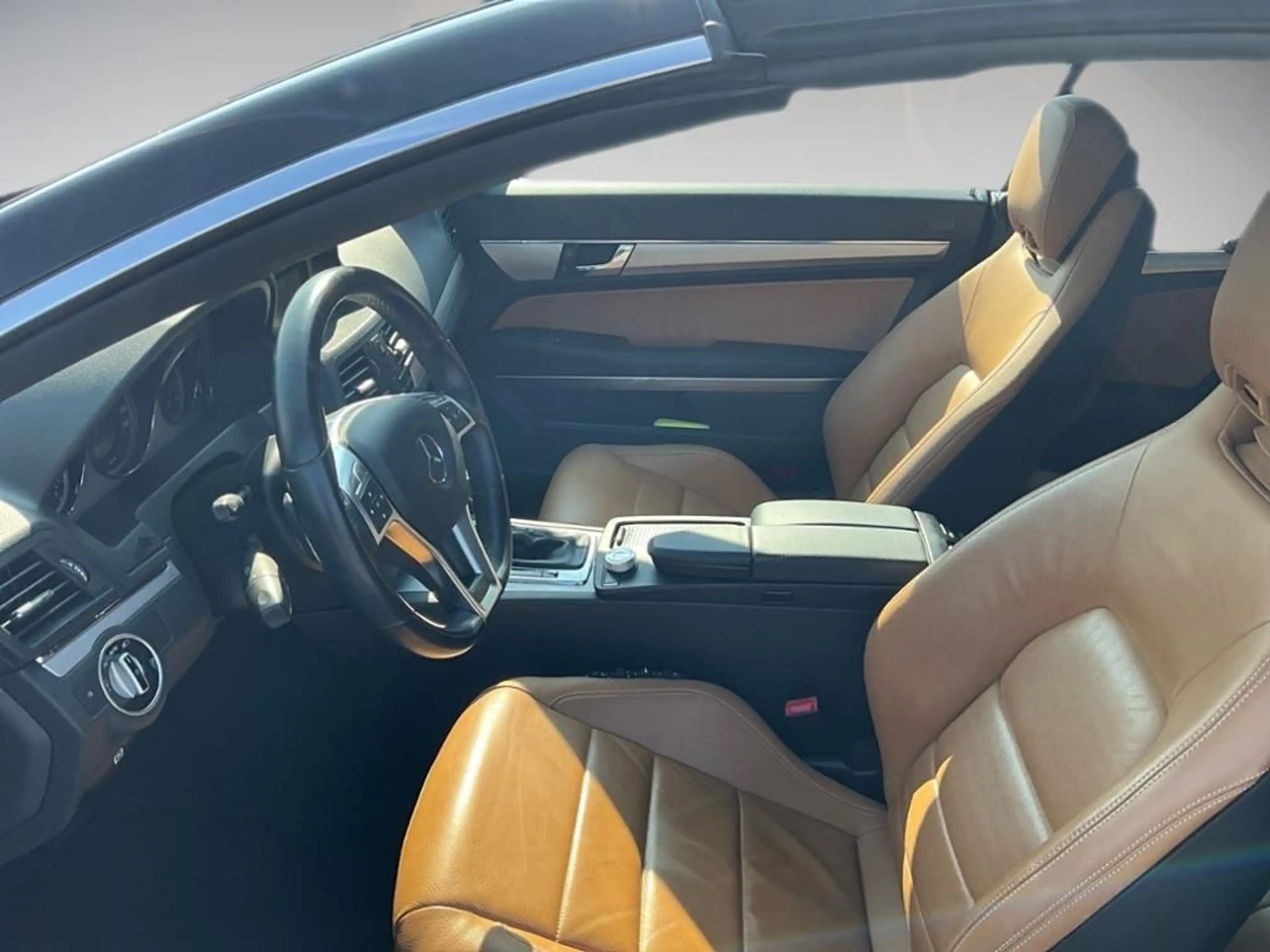 Mercedes-Benz E 250 BlueEFFICIENCY Cabriolet AHK AUT KlimaA LM — photo 12