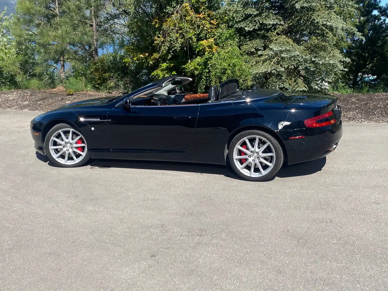 Aston Martin DB9 снимка Aston Martin DB9