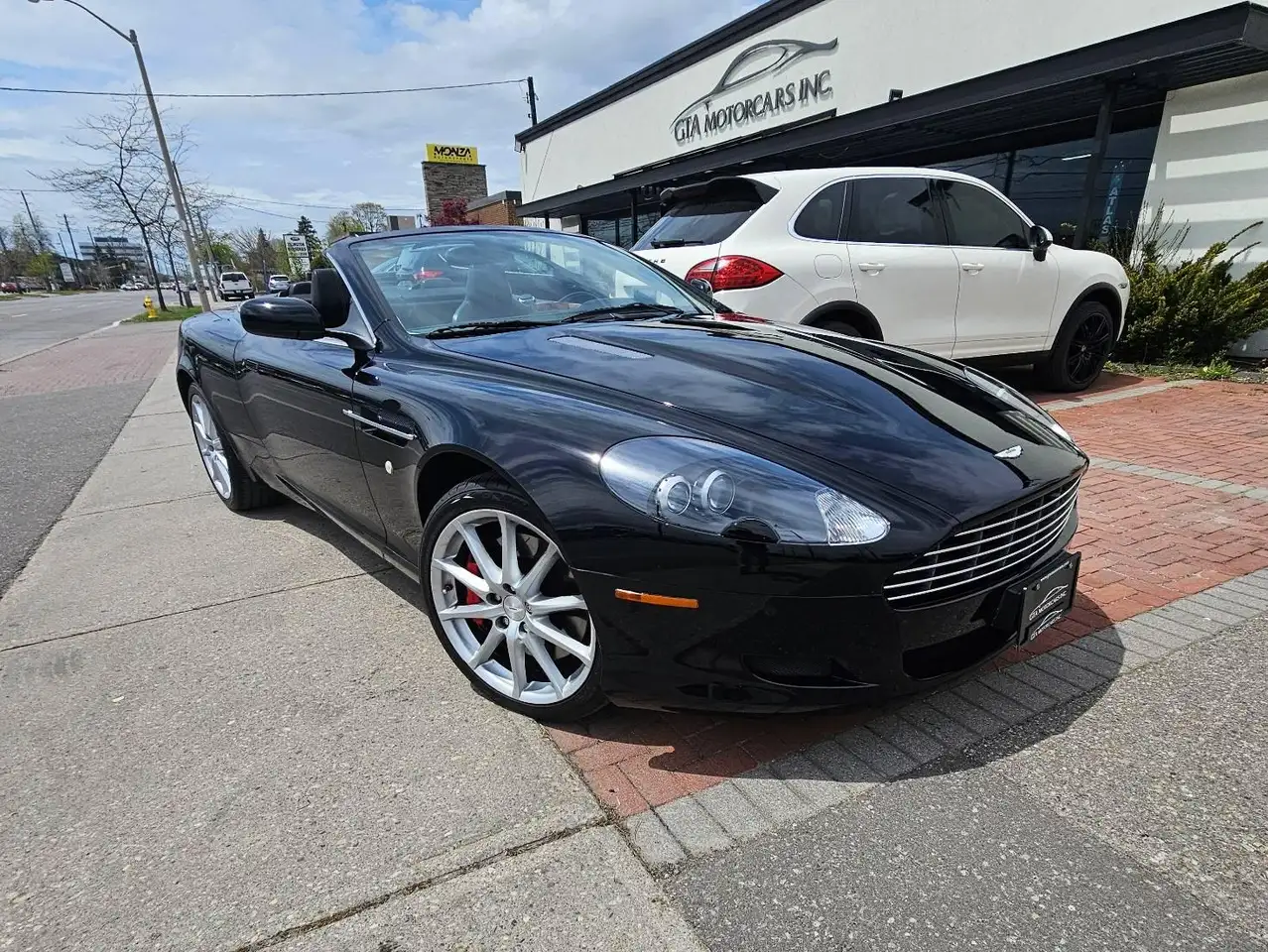 Aston Martin DB9 снимка Aston Martin DB9