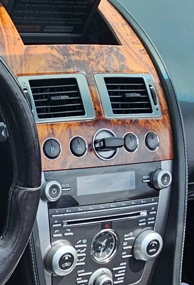 Aston Martin DB9 снимка Aston Martin DB9