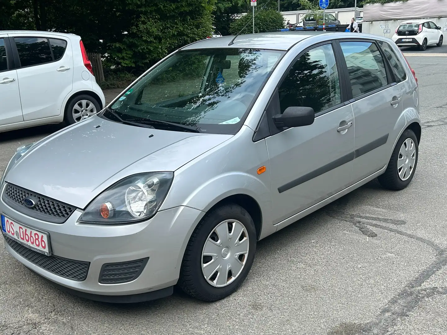 Ford Fiesta 1.3 Ambiente, 2Hand, Klima, ZV Funk, HU 12-2026,CH Gris - 1