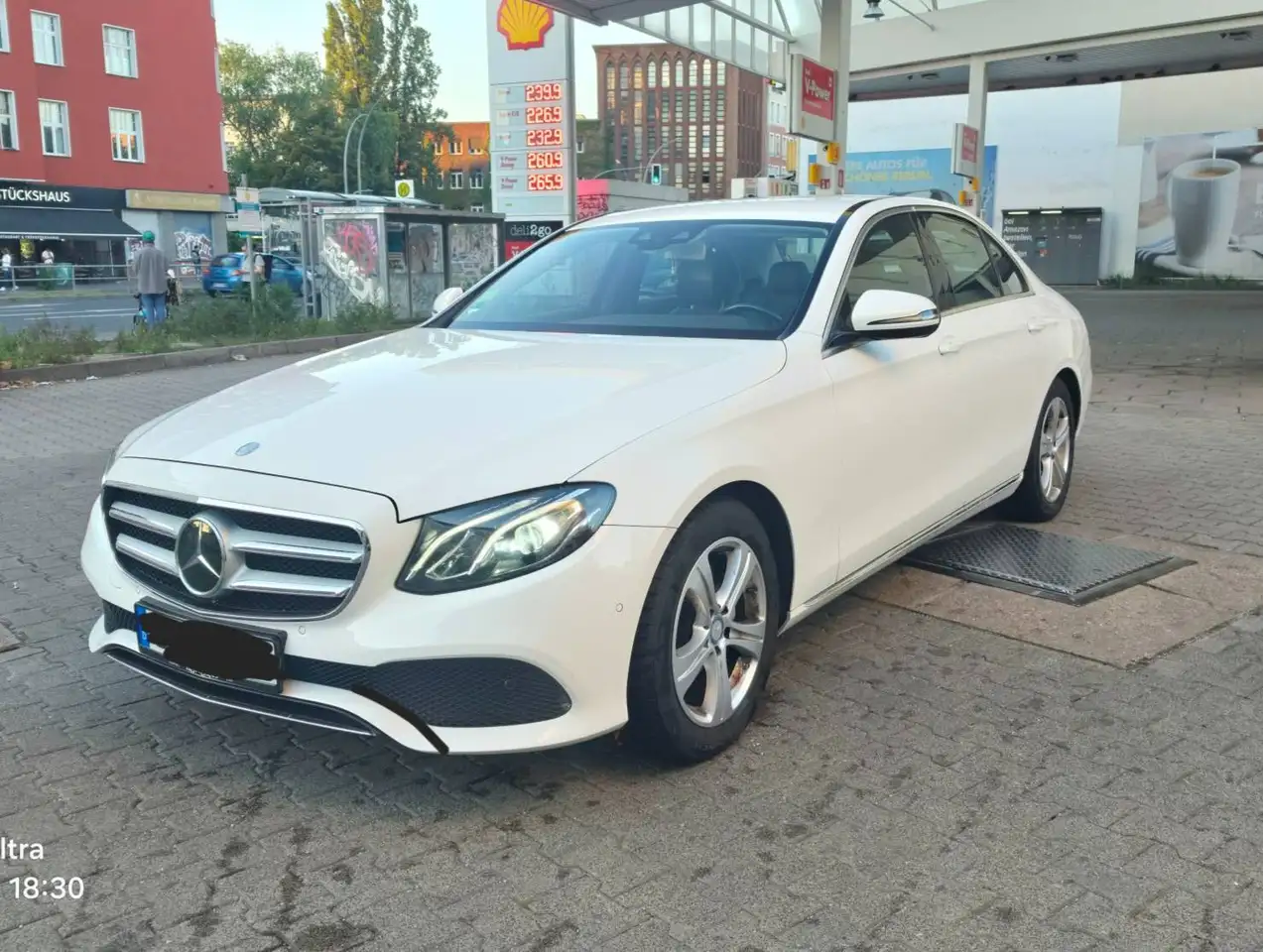 Mercedes-Benz E 200