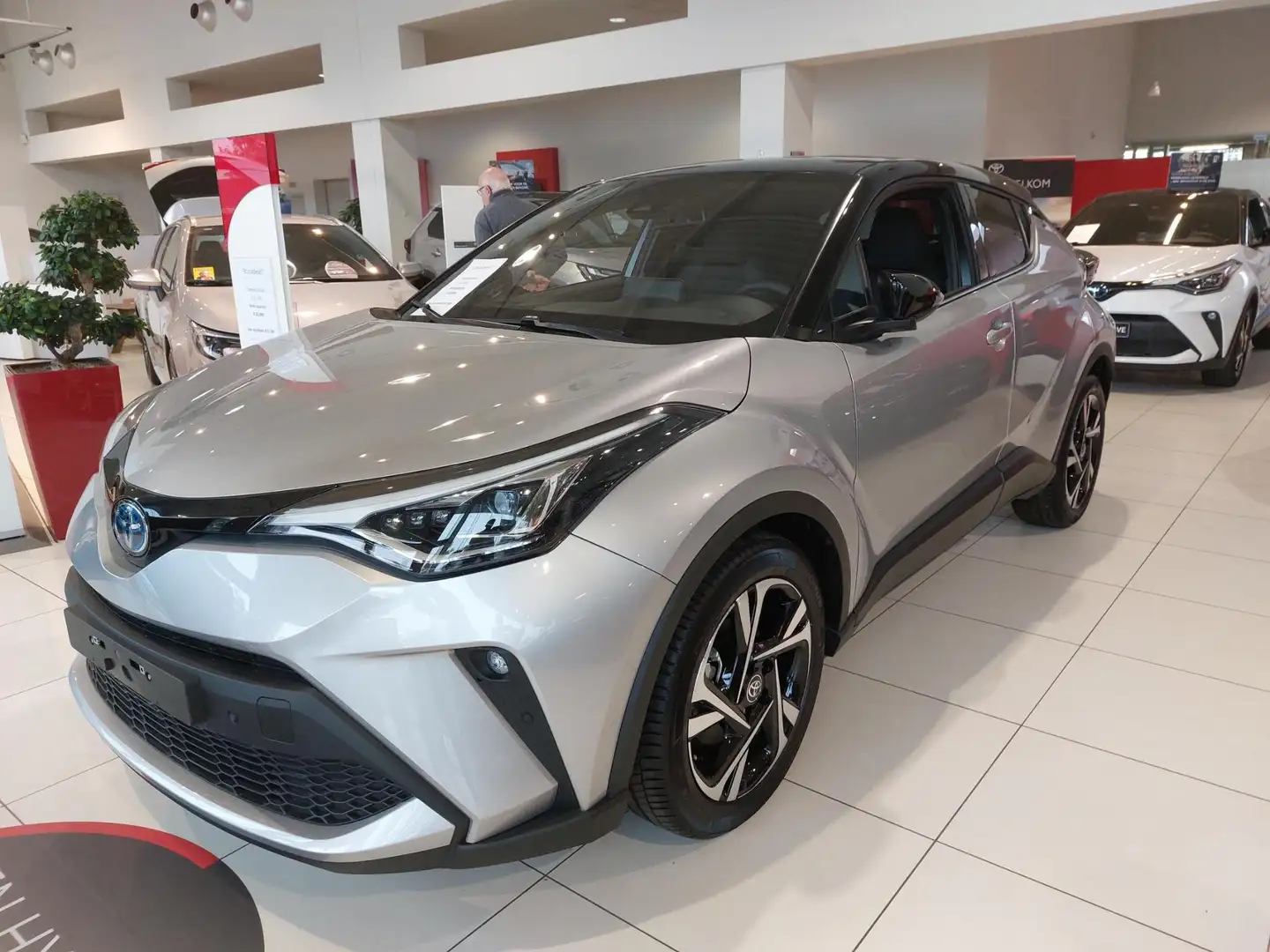 Toyota C-HR 2.0 VVT i-Hybrid C-Lub Bi-Tone E-CVT - 1