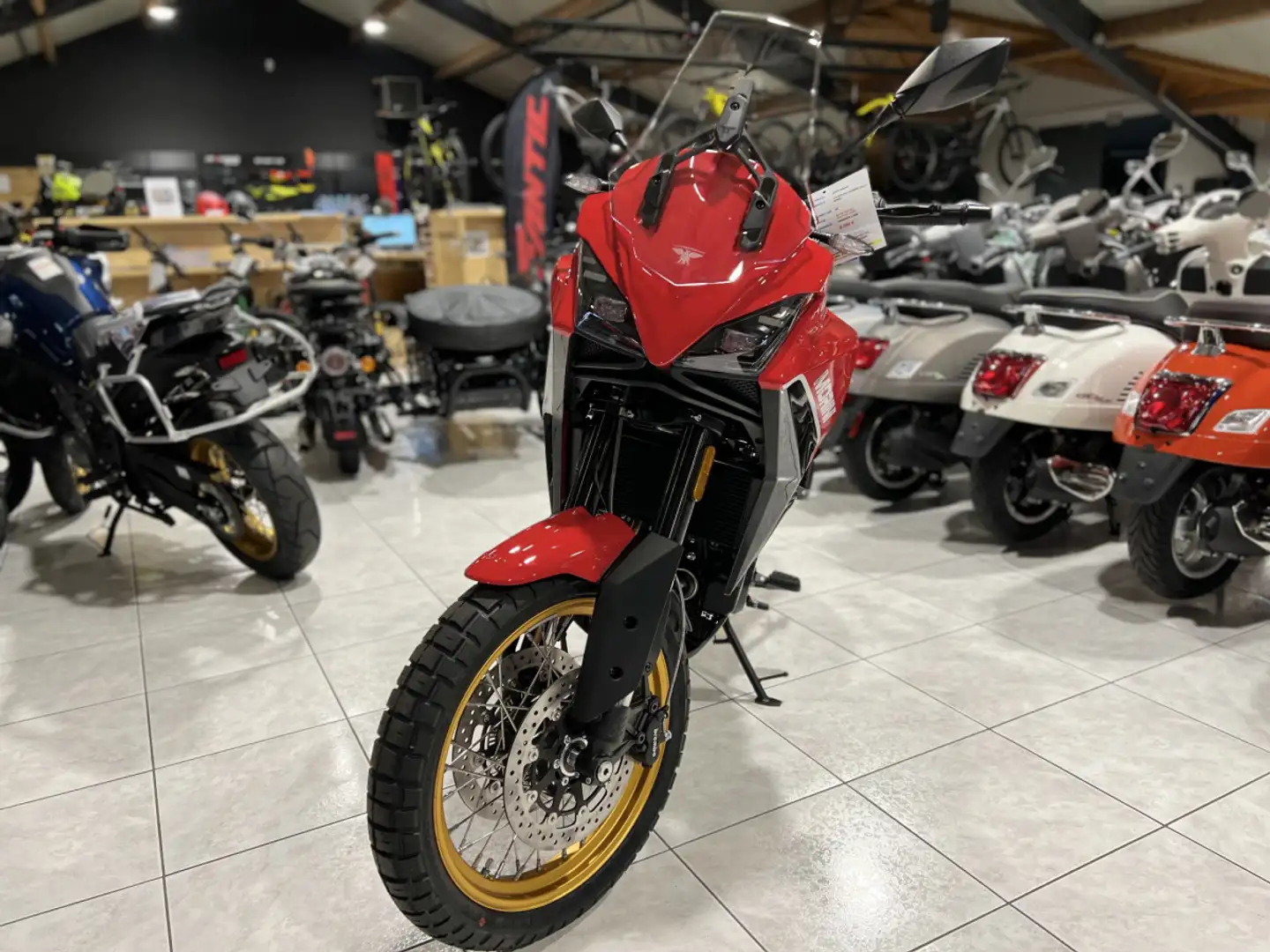 Moto Morini X-Cape Red Passion Gold wheel Rood - 2