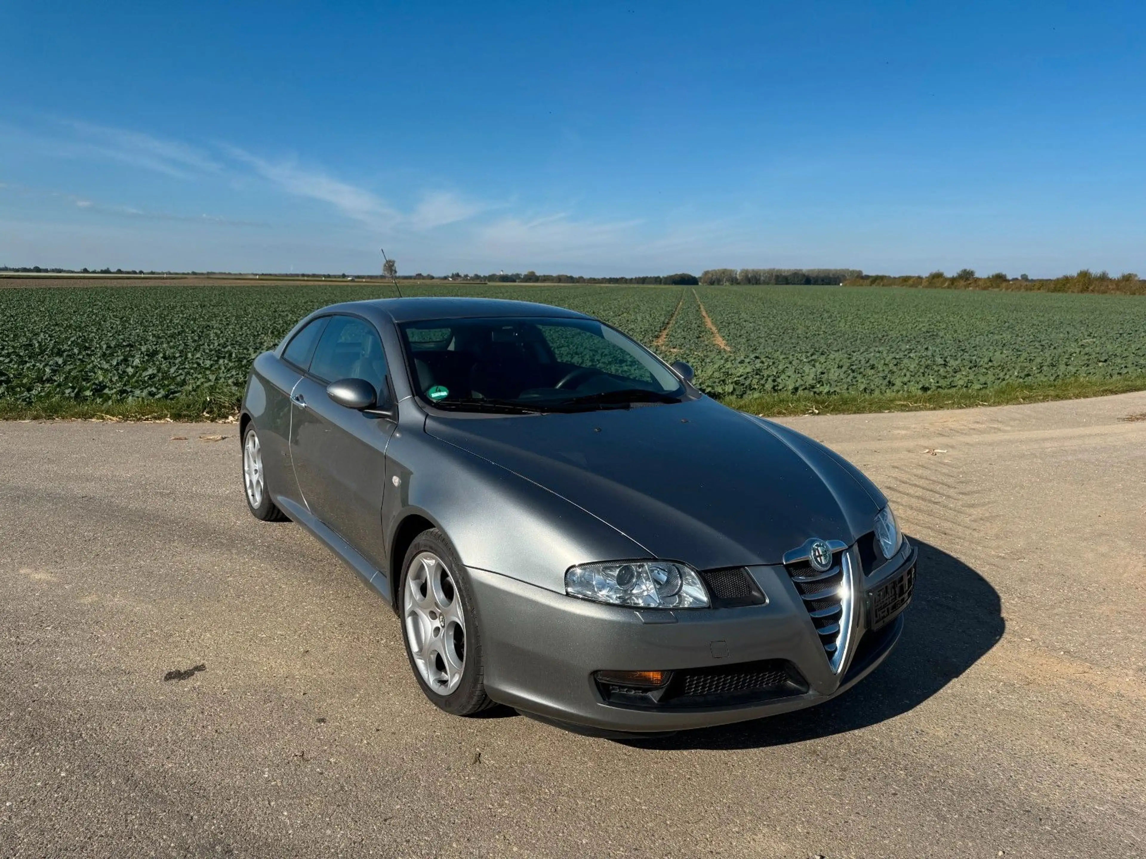 Alfa Romeo GT 2.0 16V JTS Distinctive 1.Hand