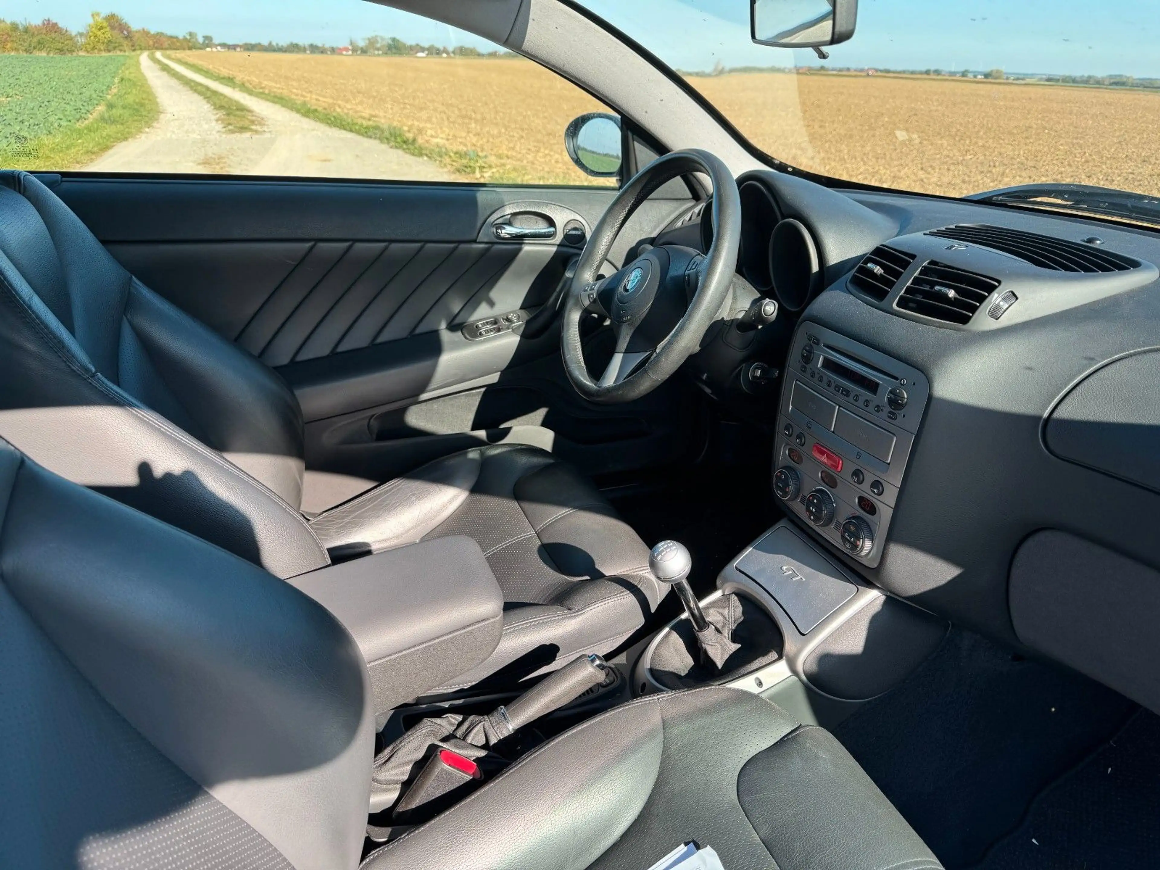 Alfa Romeo GT 2.0 16V JTS Distinctive 1.Hand — photo 8