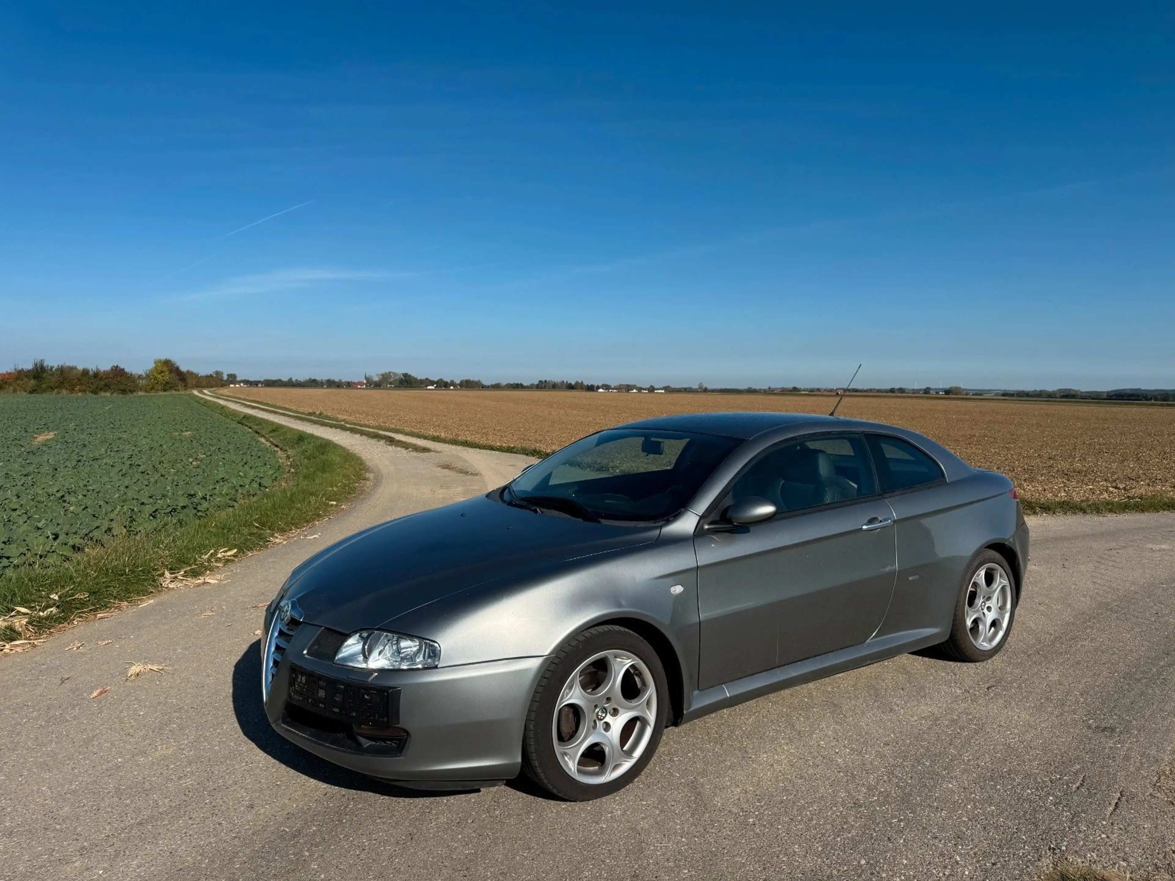 Alfa Romeo GT 2.0 16V JTS Distinctive 1.Hand — photo 2