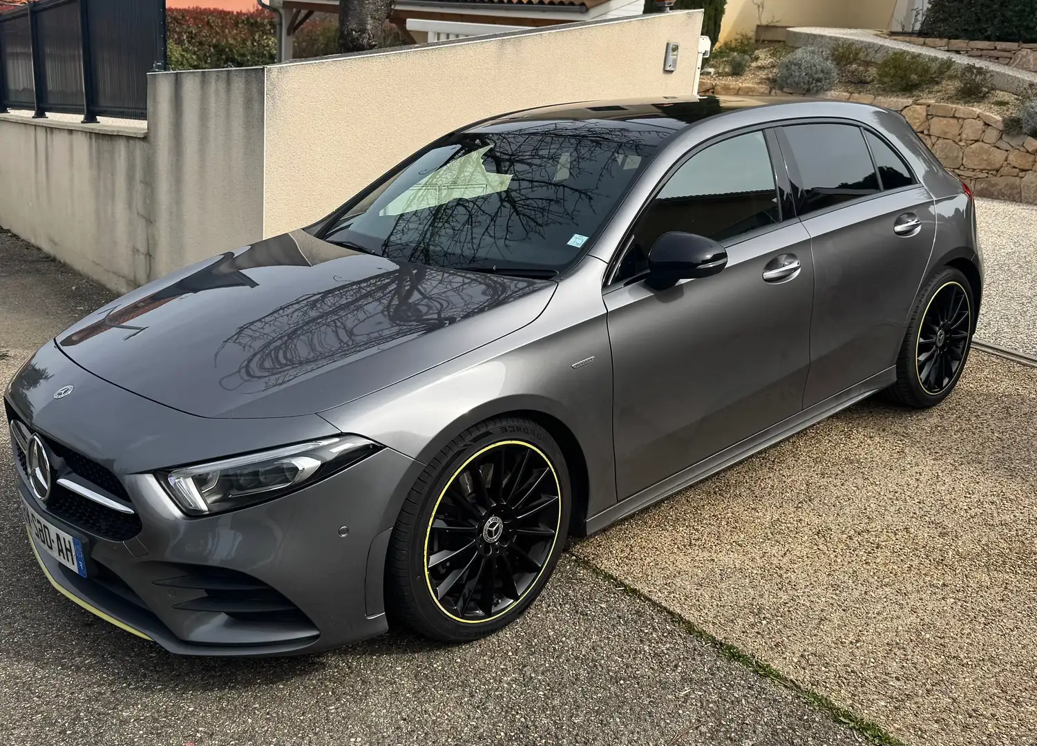 Mercedes-Benz A 250 Classe A 250 7G-DCT 4Matic AMG Line Gris - 1