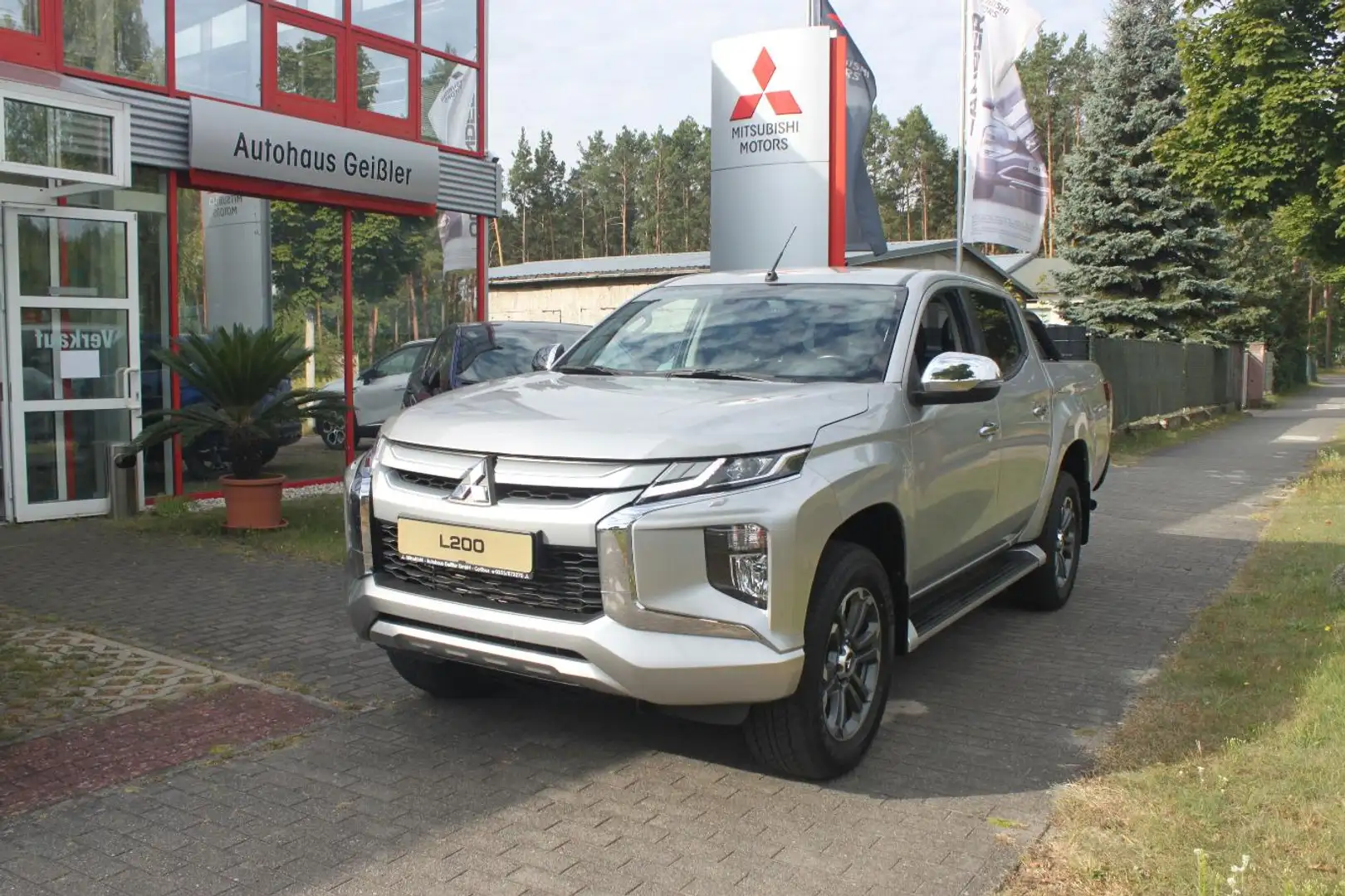 Mitsubishi L200 Doppelkabine Select 2.2 4WD AT AHK Silber - 1