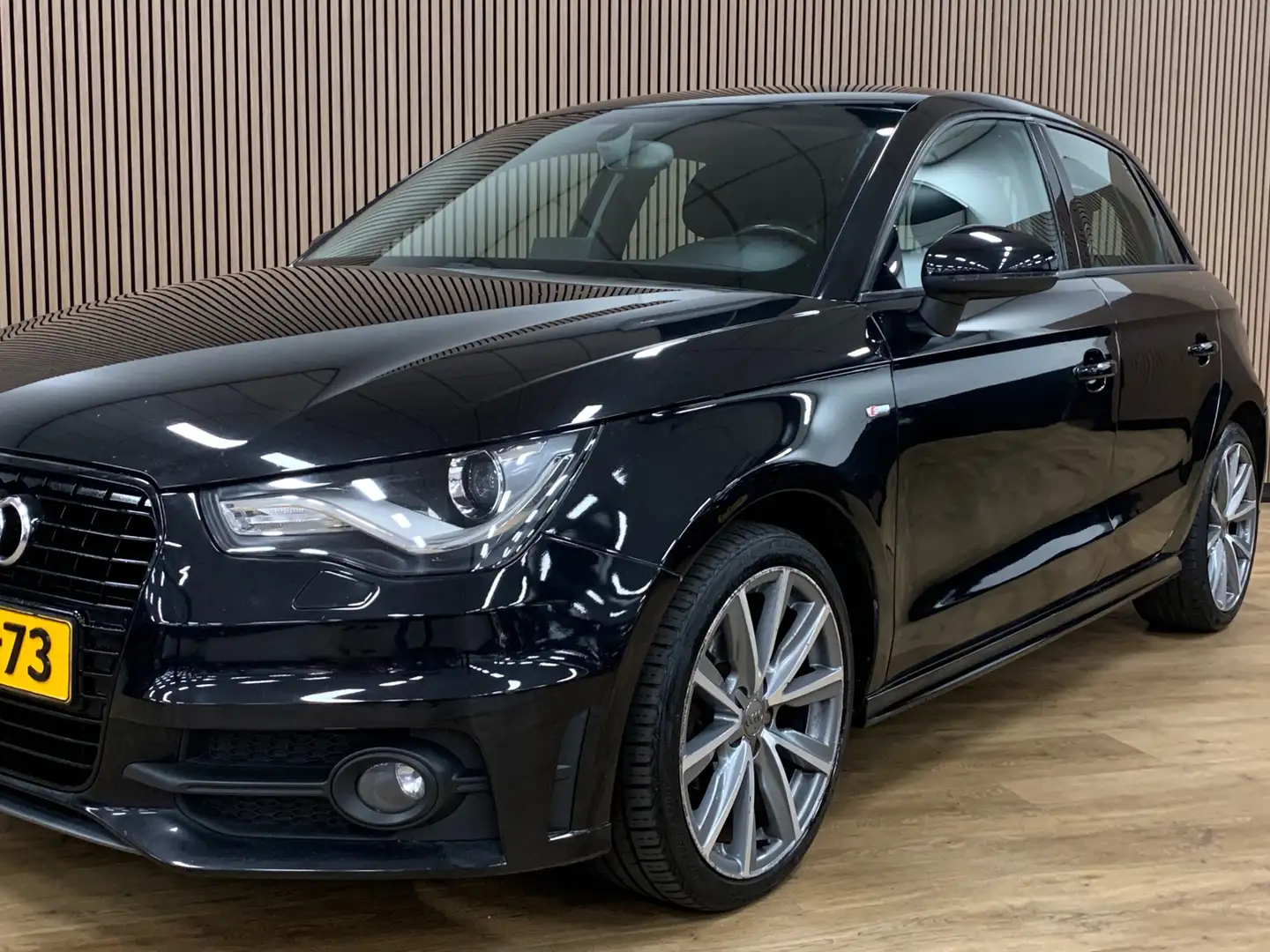 Audi A1 Sportback 1.2 TFSI Admired|Navigatie|Airco| Zwart - 2