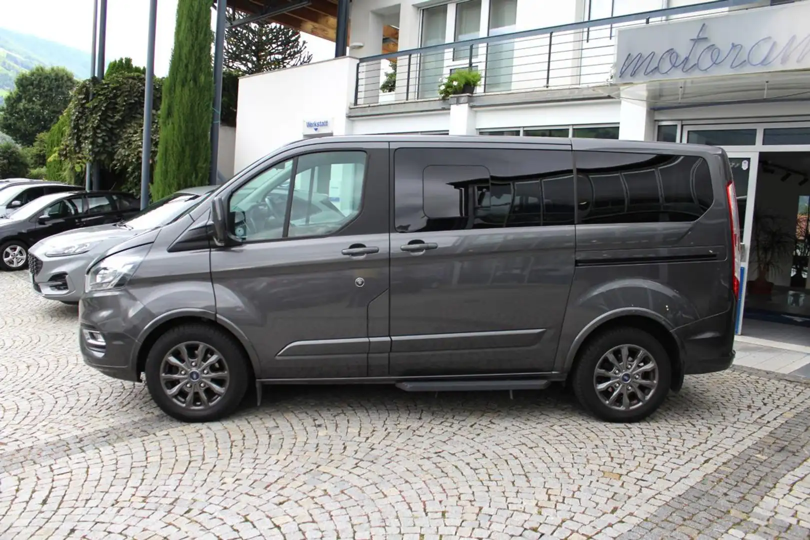 Ford Tourneo Custom 320 2.0 EcoBlue 130CV PL c/sollev. Titanium 8posti Gris - 2