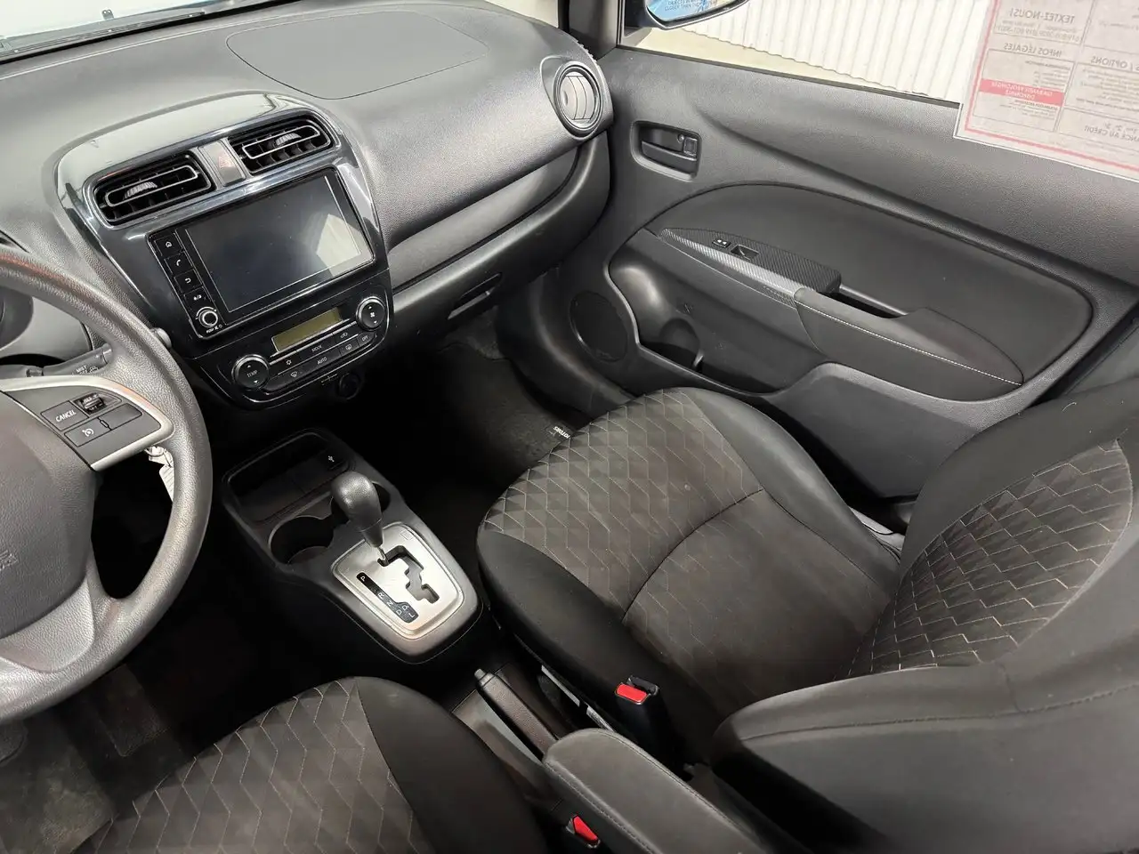 Mitsubishi Mirage снимка Mitsubishi Mirage
